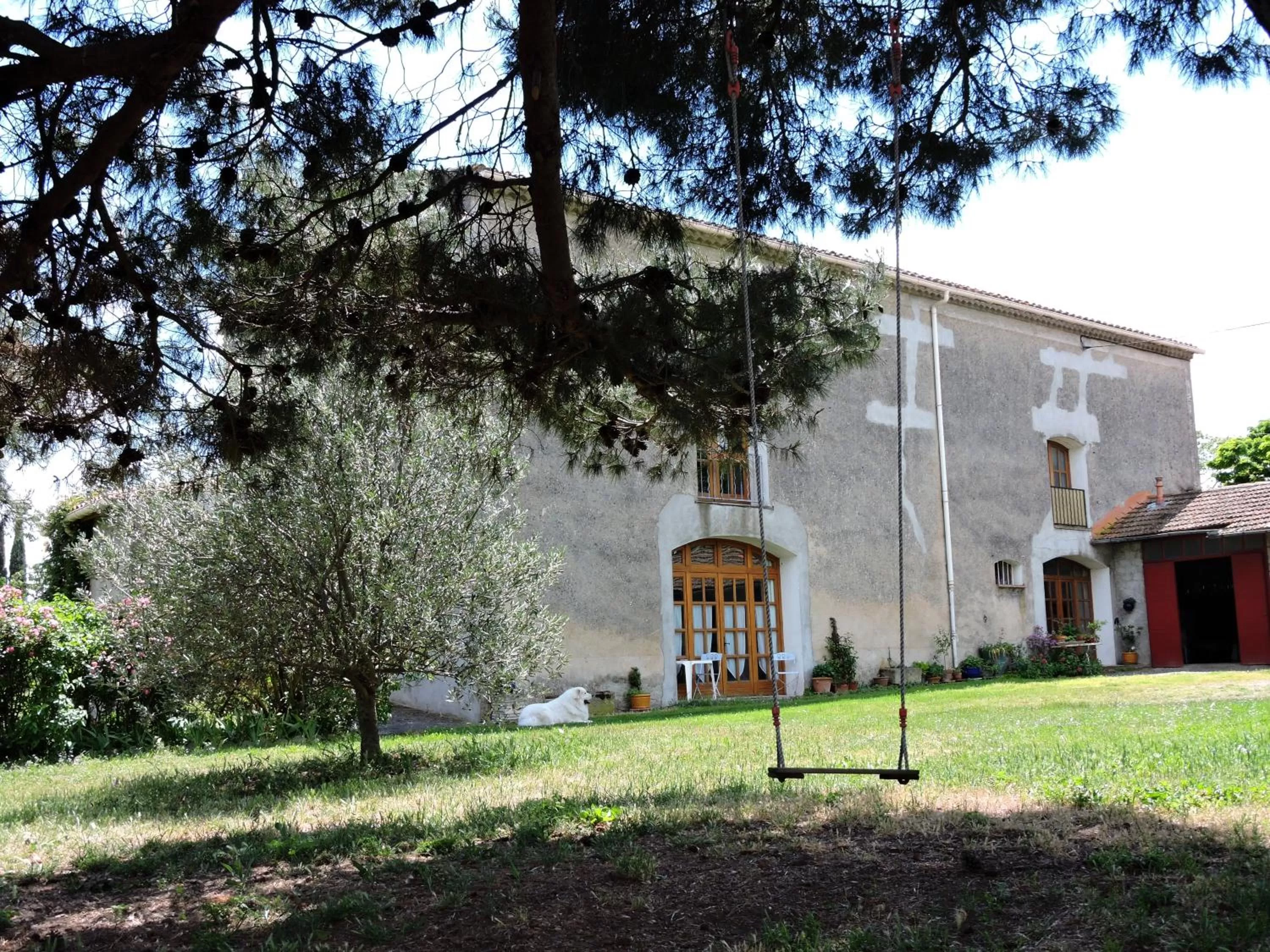Property building in Domaine Saint-Louis