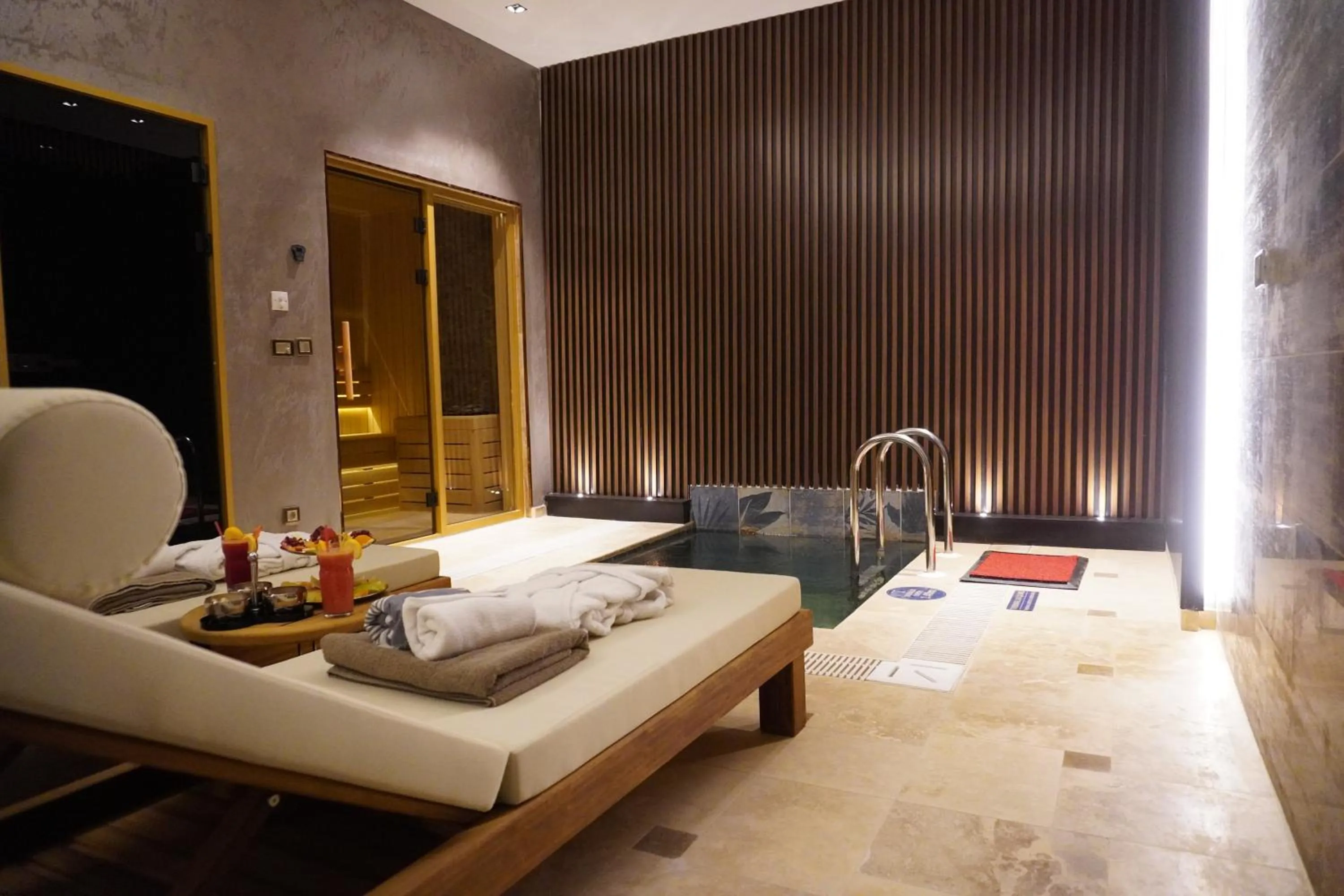 Hot Spring Bath in Anadolu Hotels Esenboga Thermal