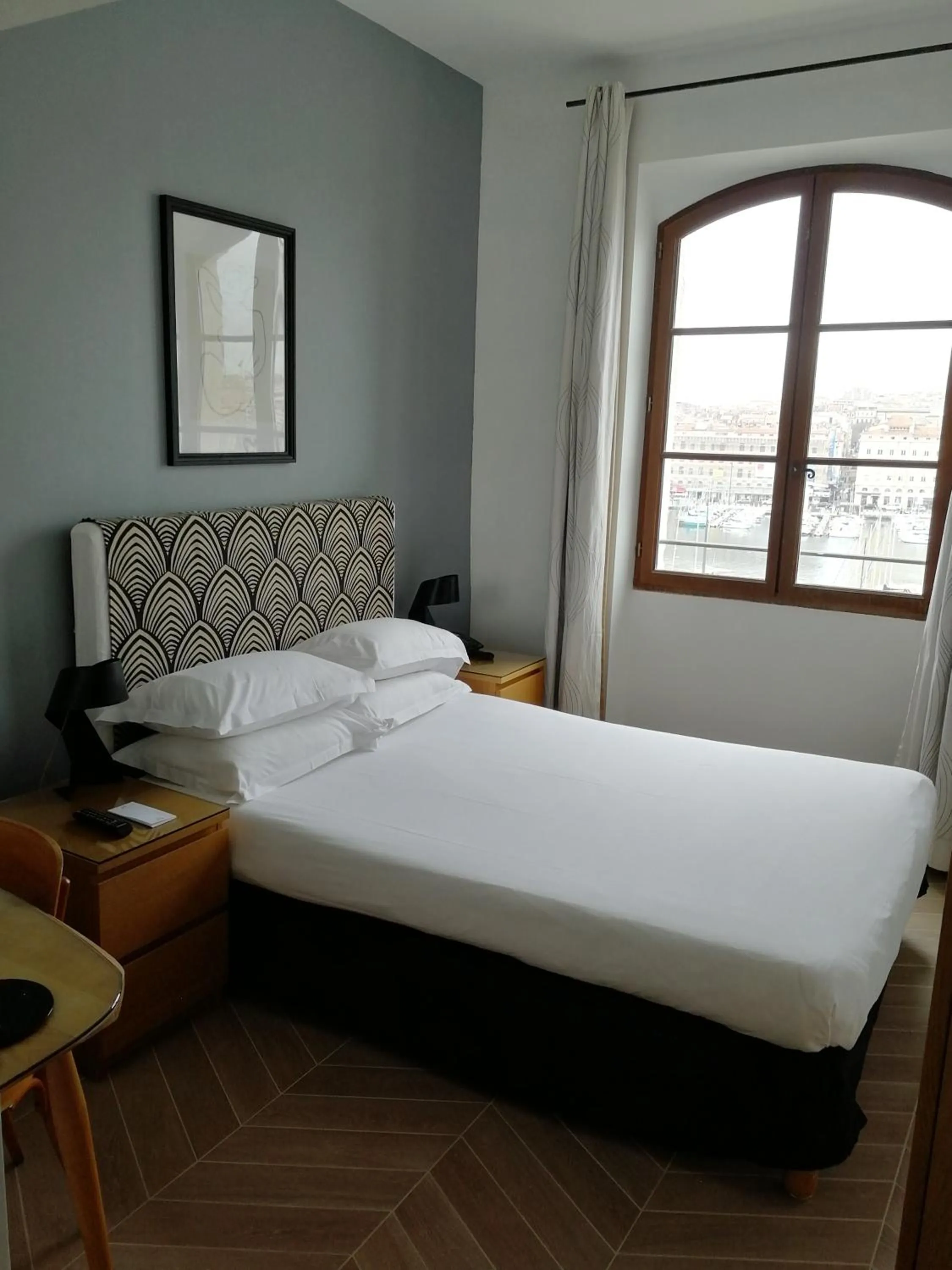 Photo of the whole room, Bed in Hotel Belle-Vue Vieux-Port
