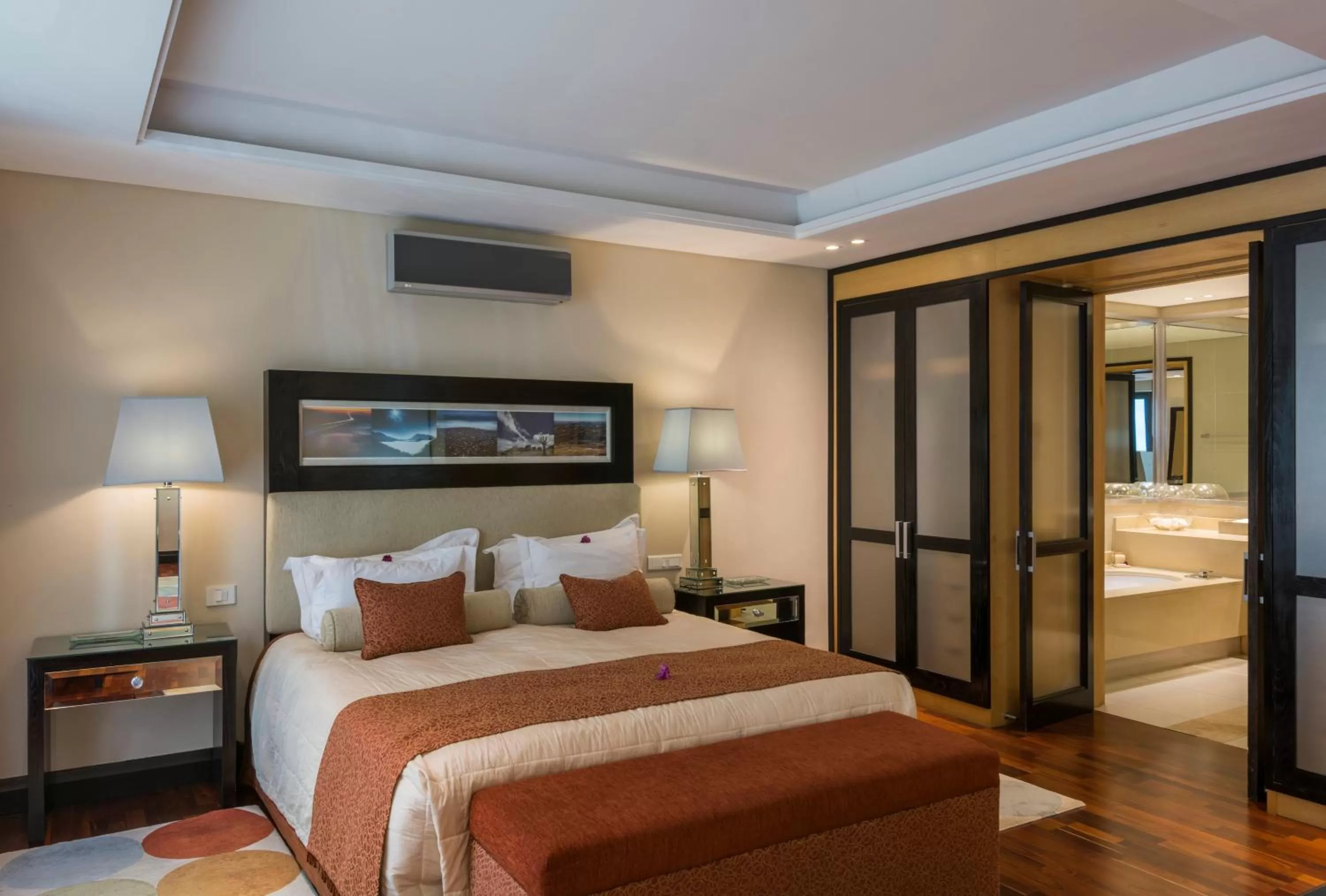 Communal lounge/ TV room, Bed in No5 Boutique Art Hotel by Mantis