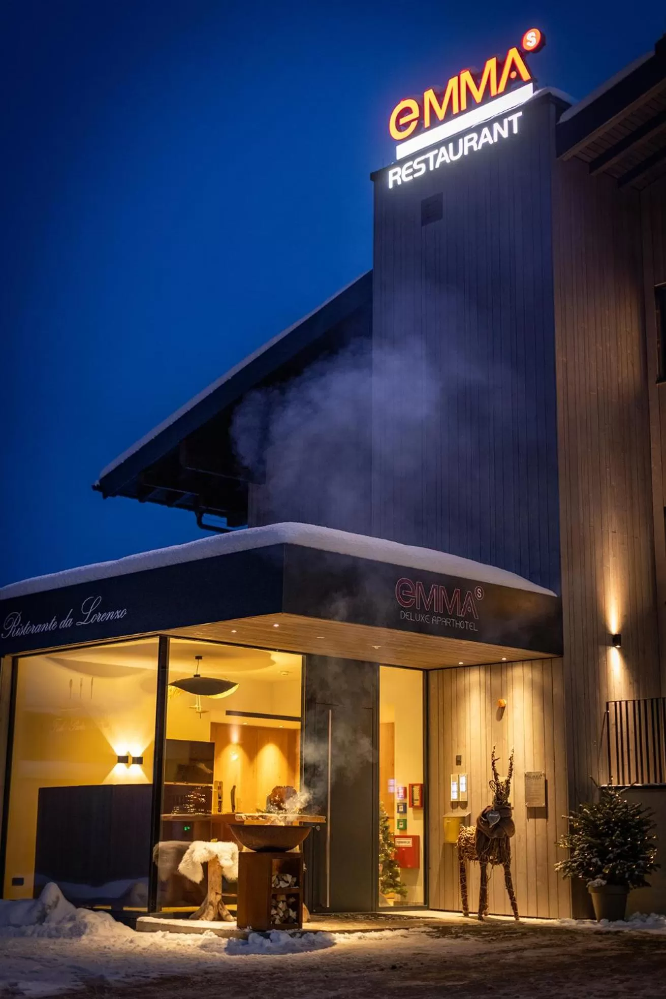 Facade/entrance in Emma Deluxe Aparthotel direkt beim Skibus