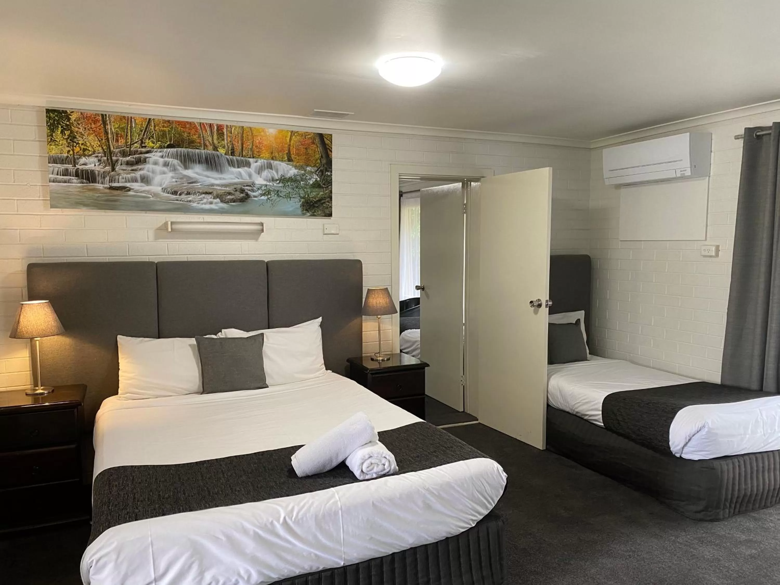 Bedroom, Bed in Frankston Motel