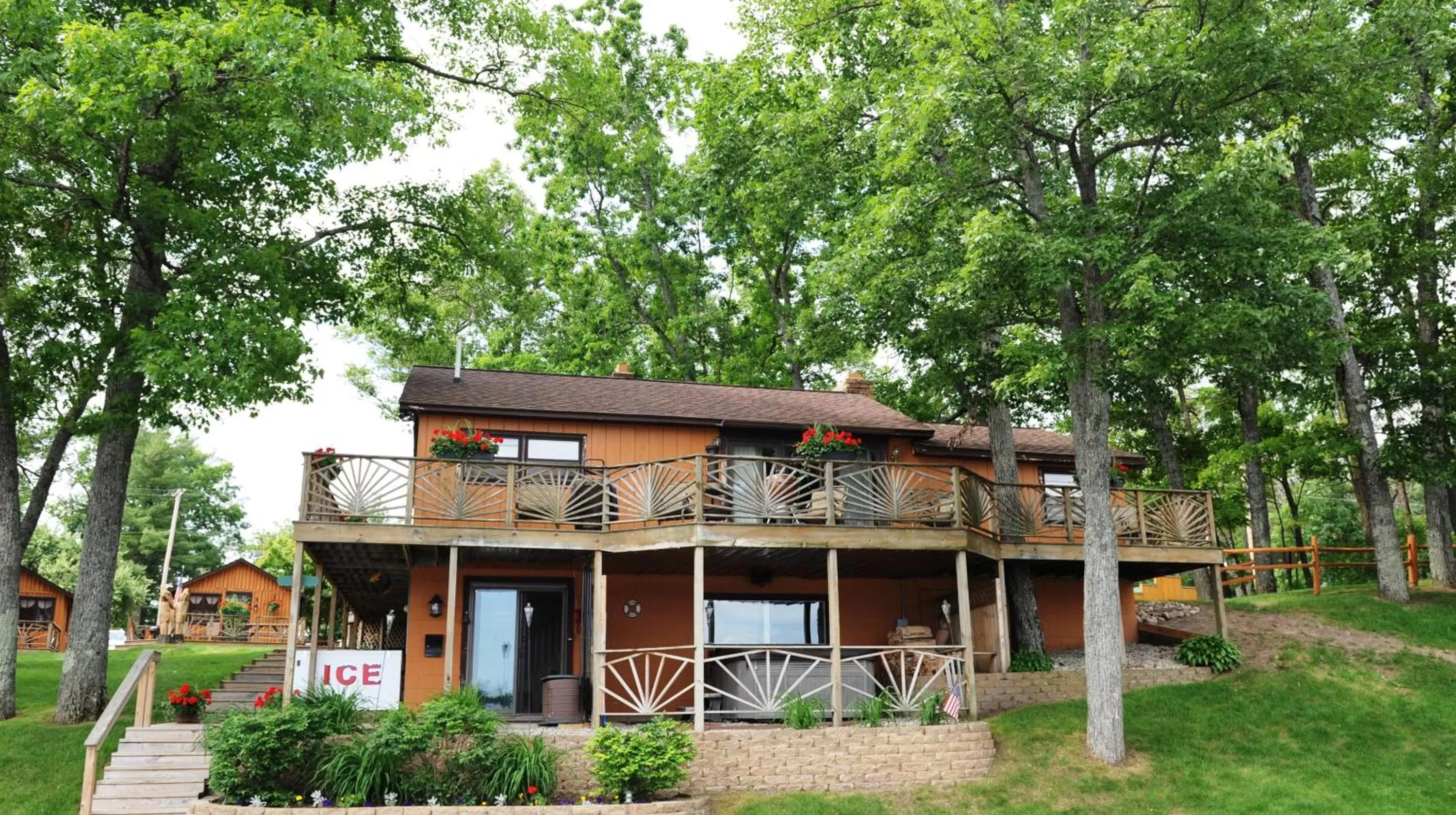 Property building in Clear Lake Resort