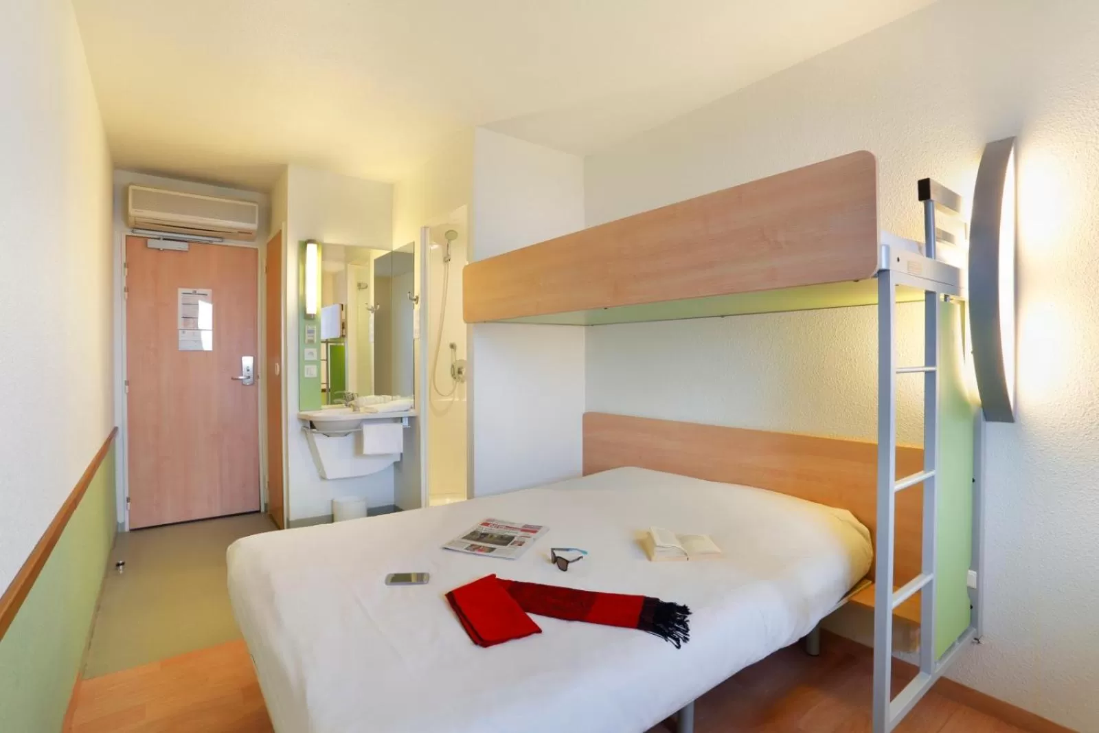 Bedroom, Bed in Hotel Ibis Budget Cosne Sur Loire