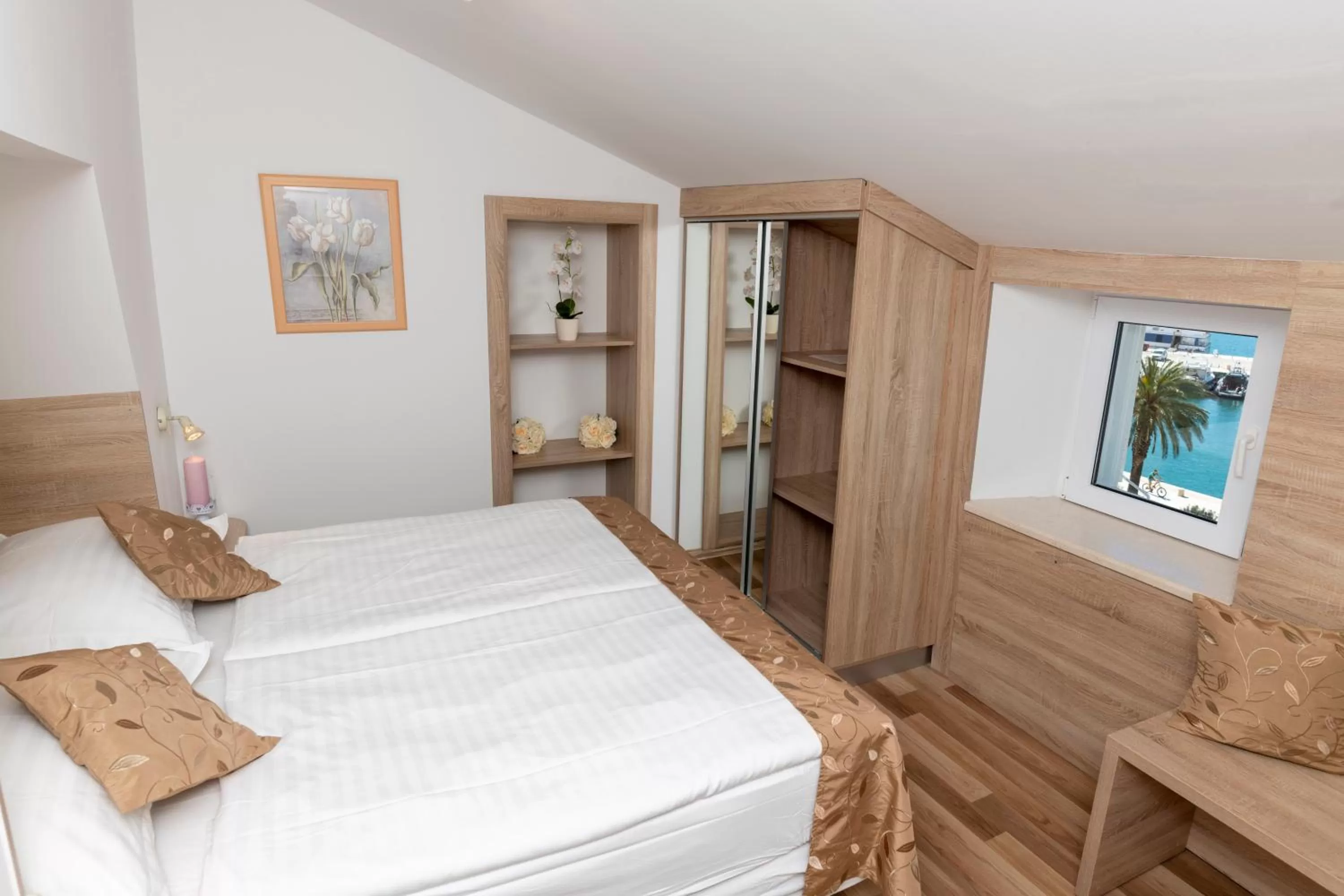 Bedroom, Bed in Deluxe Collection Hotel Kastel - Depadanse