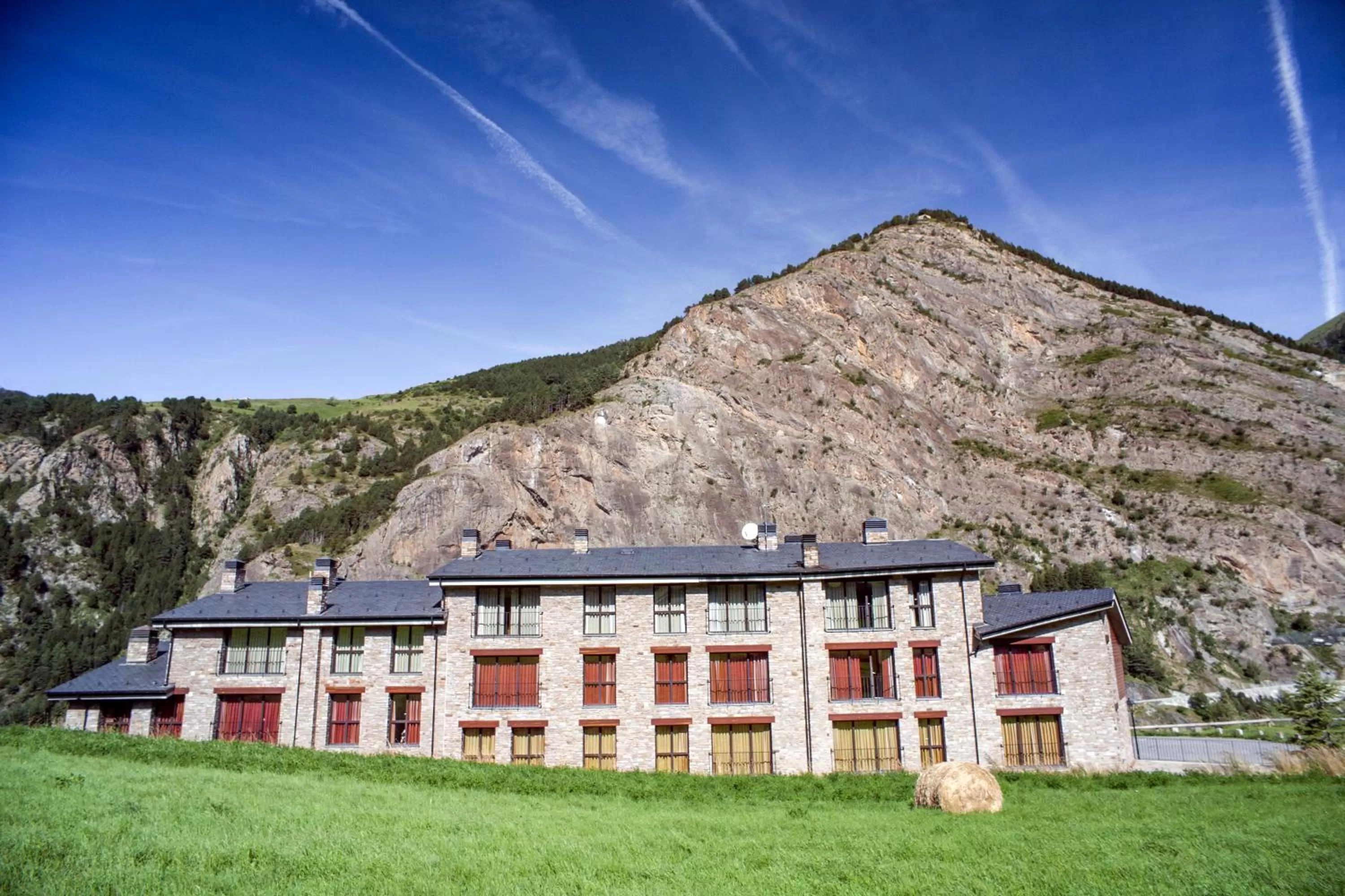 Bird's eye view in Obaga Blanca & Spa