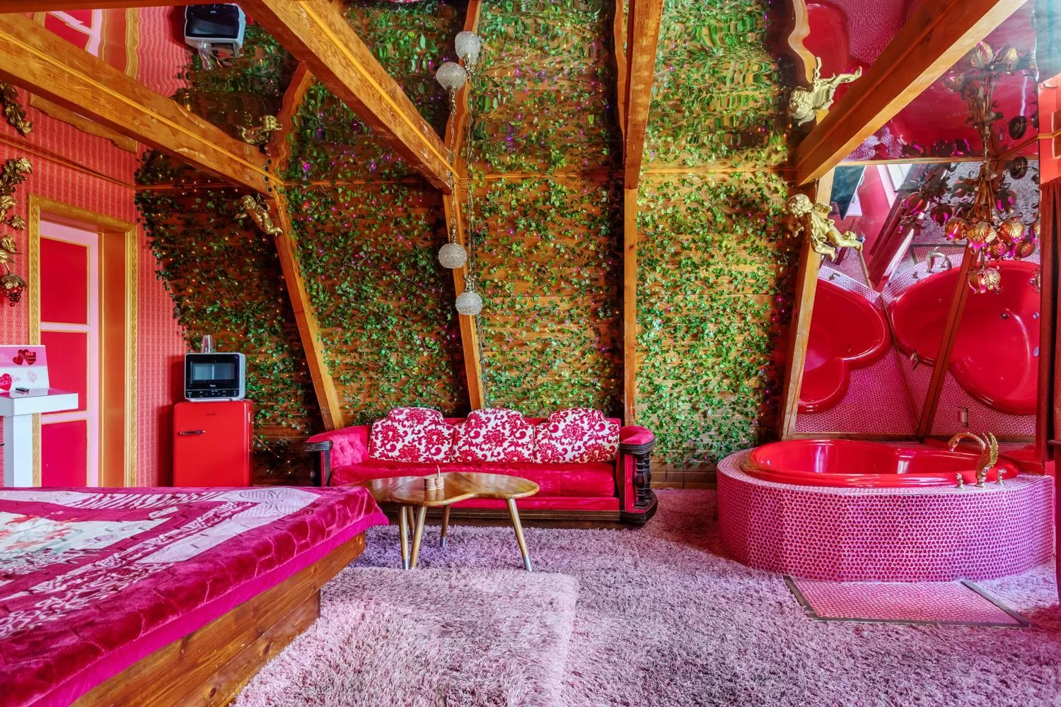 Bed in Hicksville Pines Chalets & Motel