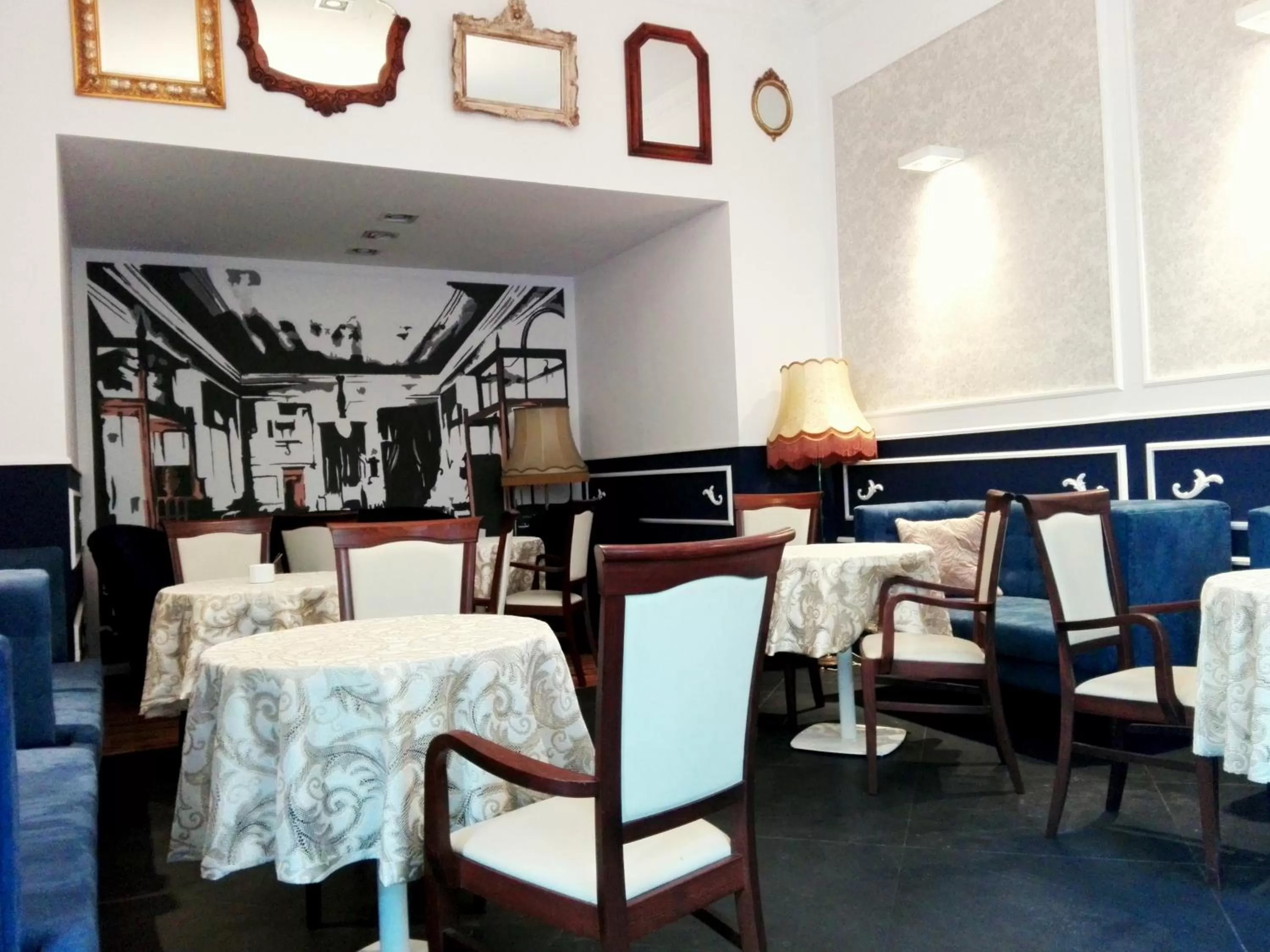 Lounge or bar in Bristol Residence