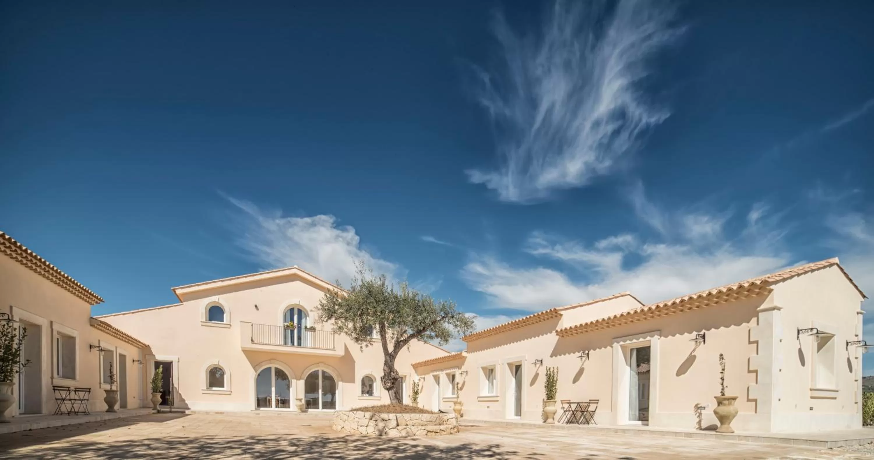 Facade/entrance in Baglio Genovesi