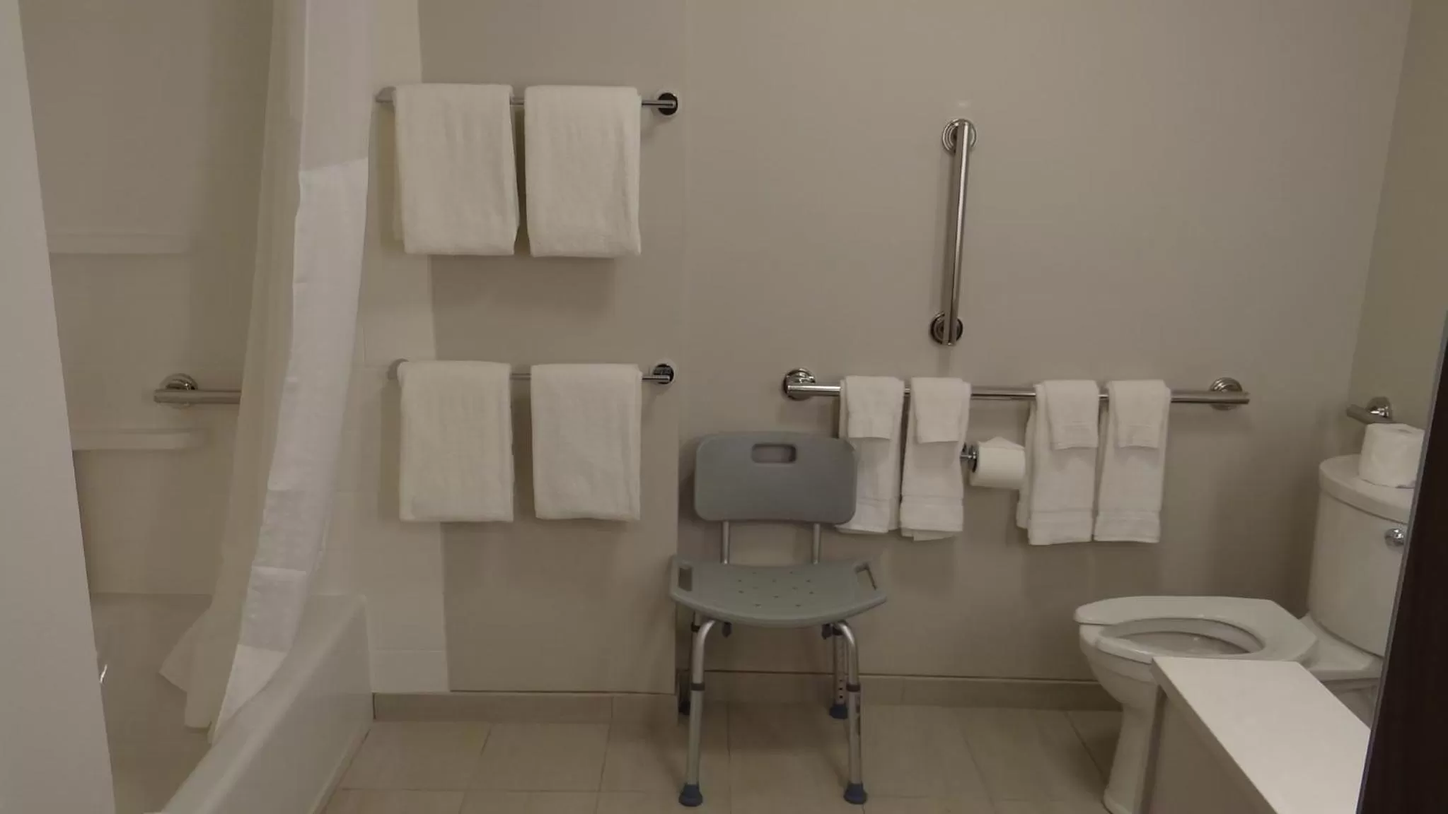 Photo of the whole room in Holiday Inn Express & Suites - Auburn Downtown by IHG