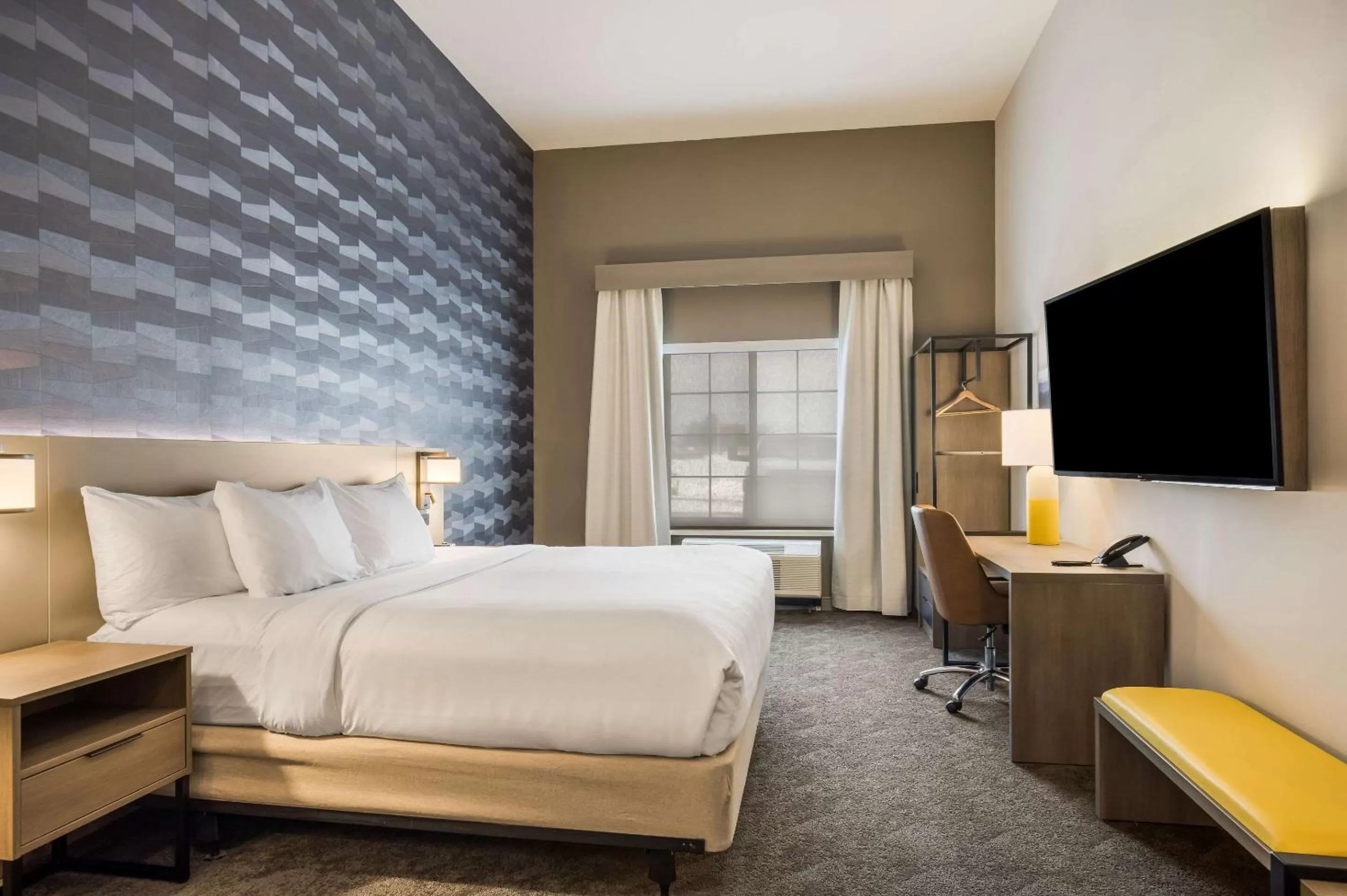 Photo of the whole room, Bed in Comfort Inn & Suites Gaylord