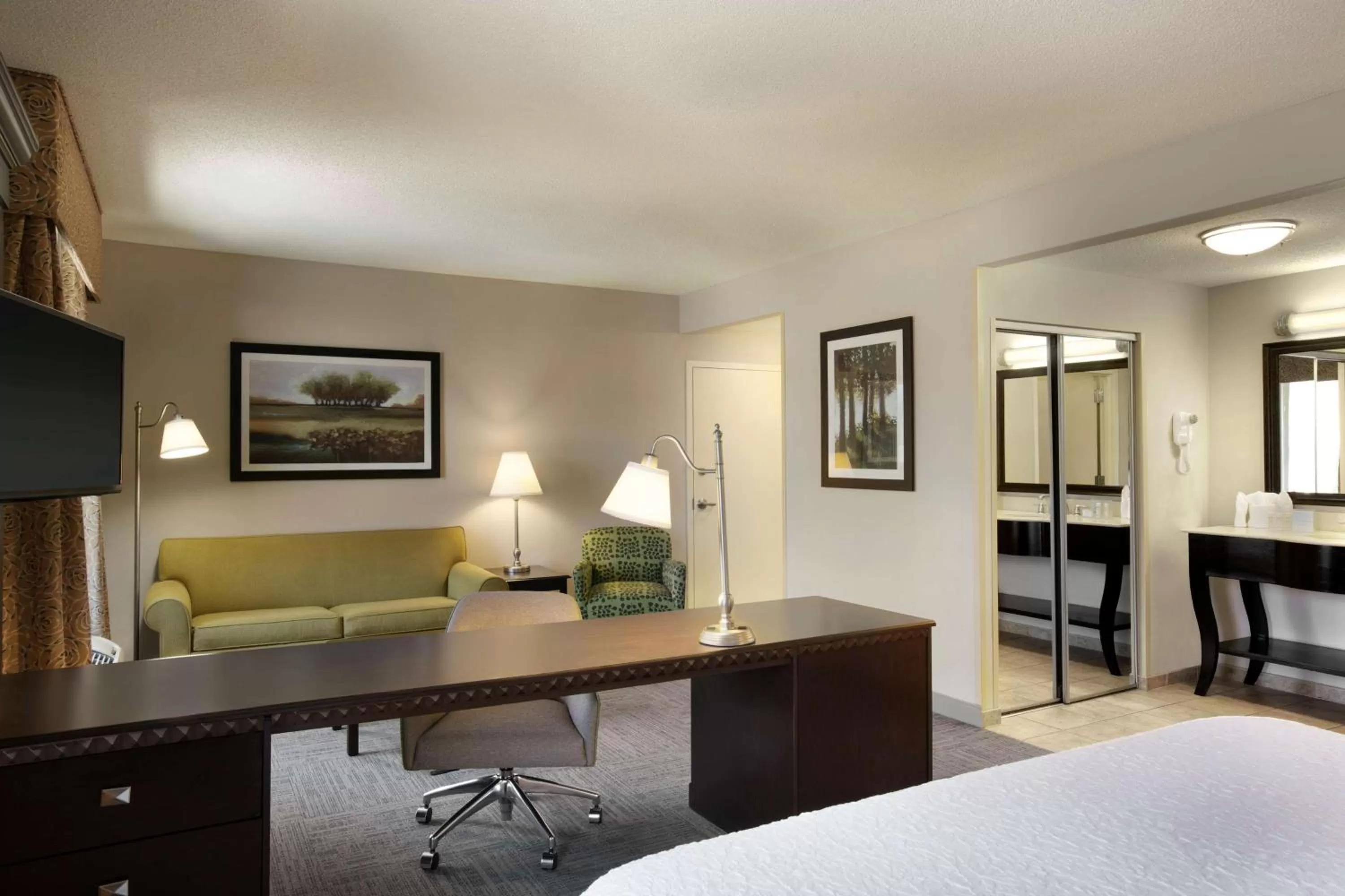 Bedroom, Bed in Hampton Inn & Suites Mahwah