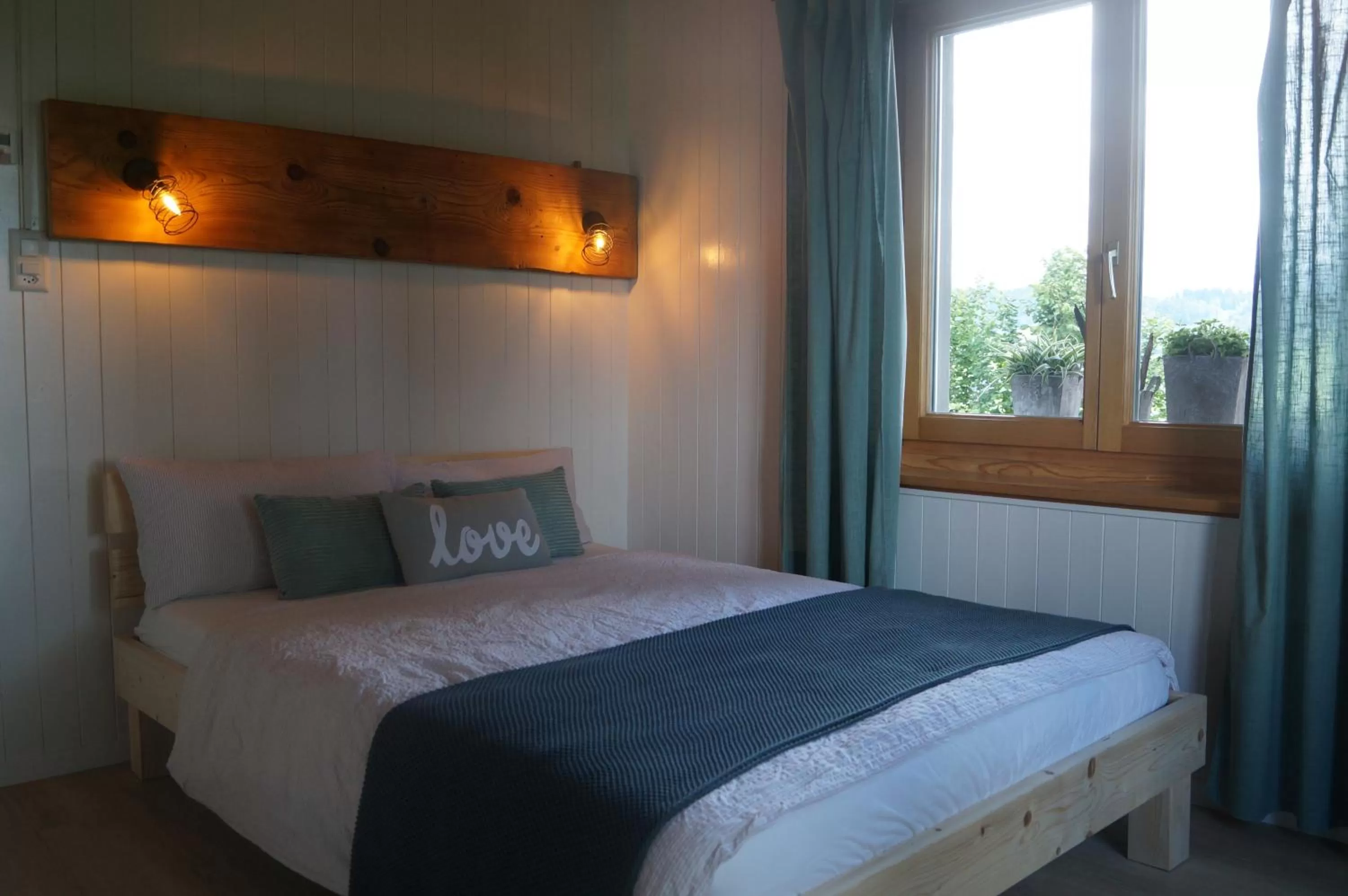 Bed in Gästehaus Aemisegg