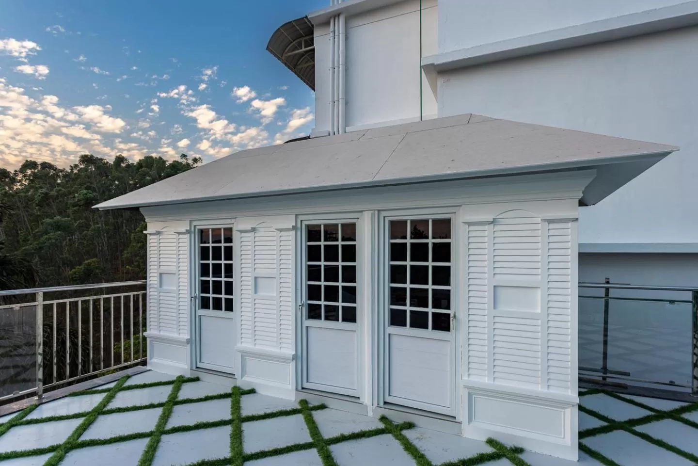Swimming pool in HOTEL WHITE HOUSE, Munnar