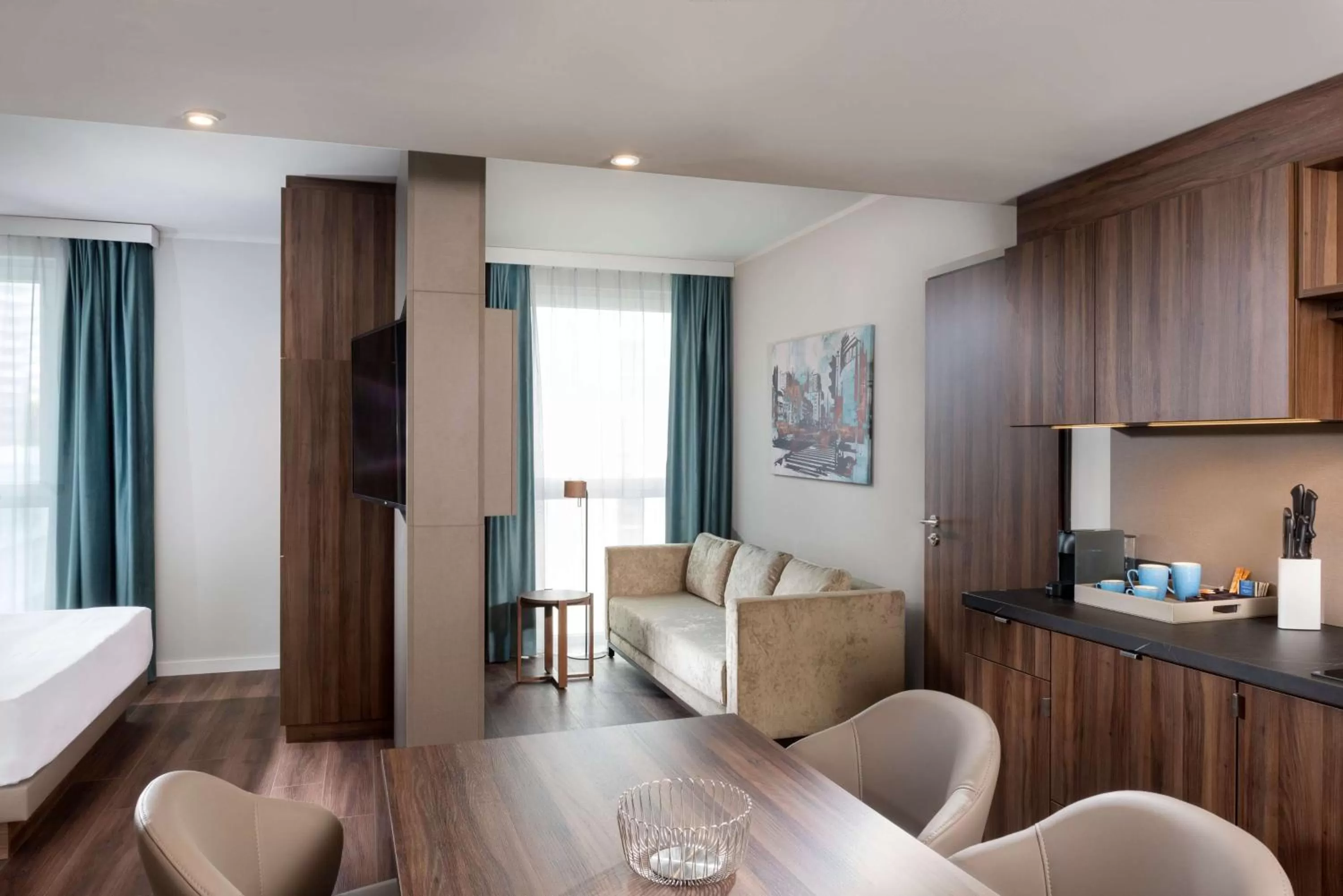 Photo of the whole room, Bed in Hyatt House Frankfurt Eschborn