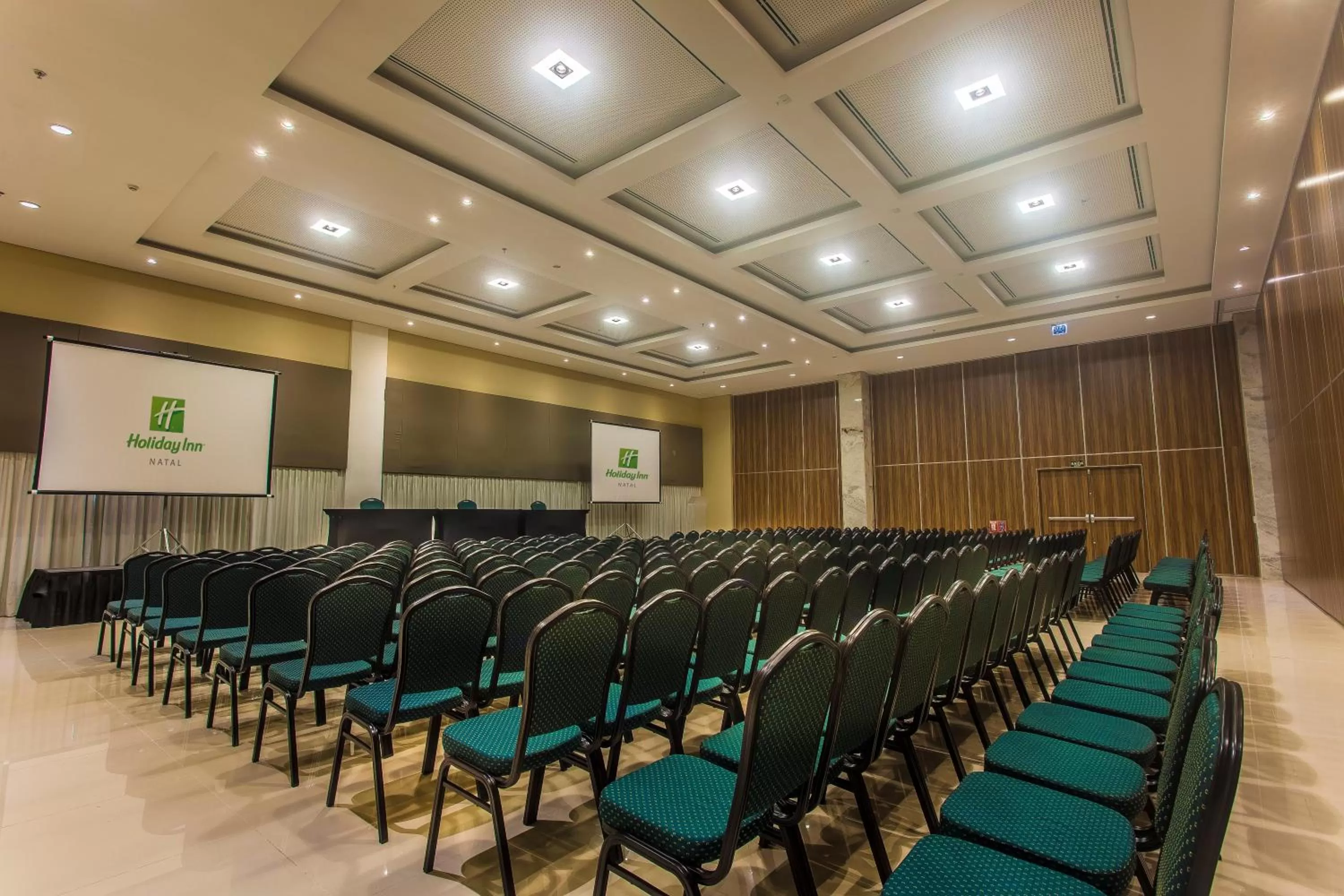 Meeting/conference room in Holiday Inn Natal, an IHG Hotel