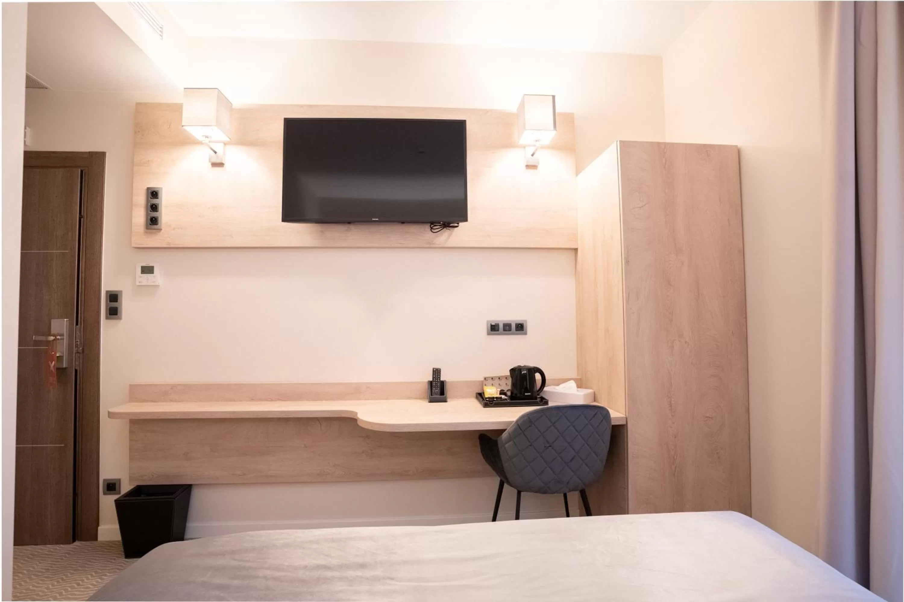 TV and multimedia, Bed in Hôtel Concorde