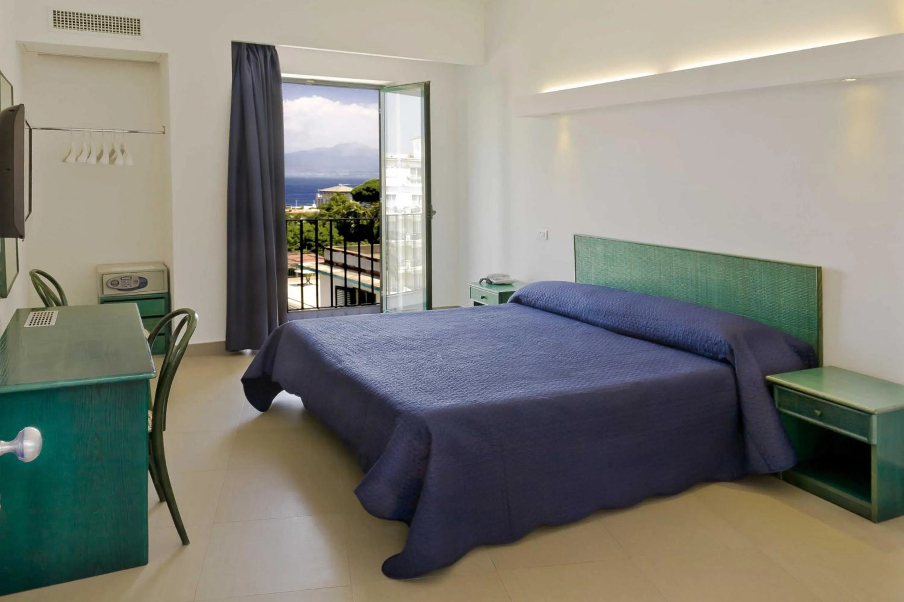 Bedroom, Bed in Hotel Eden