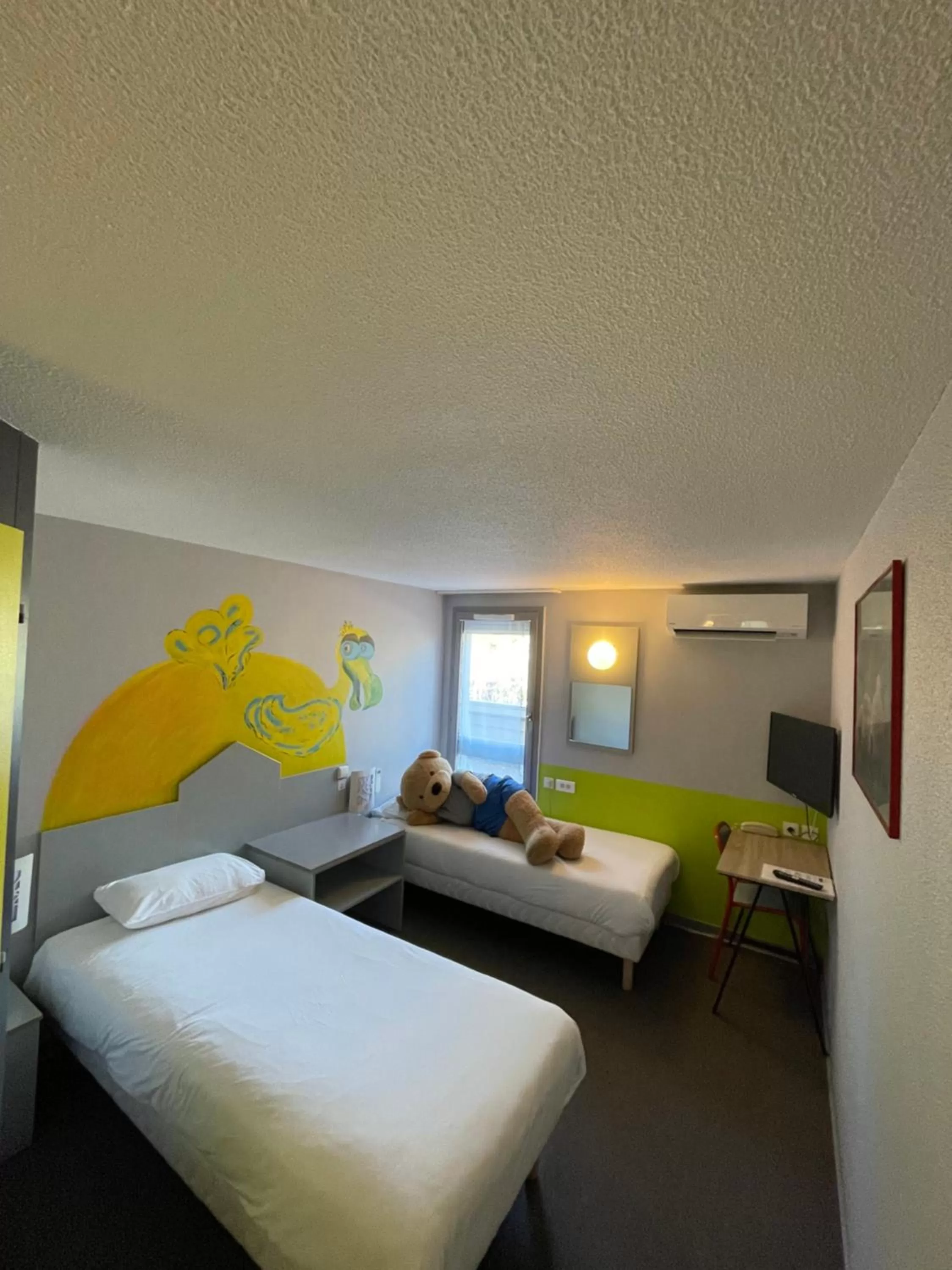 Photo of the whole room, Bed in NESTOR HOTEL GAP et Restaurant