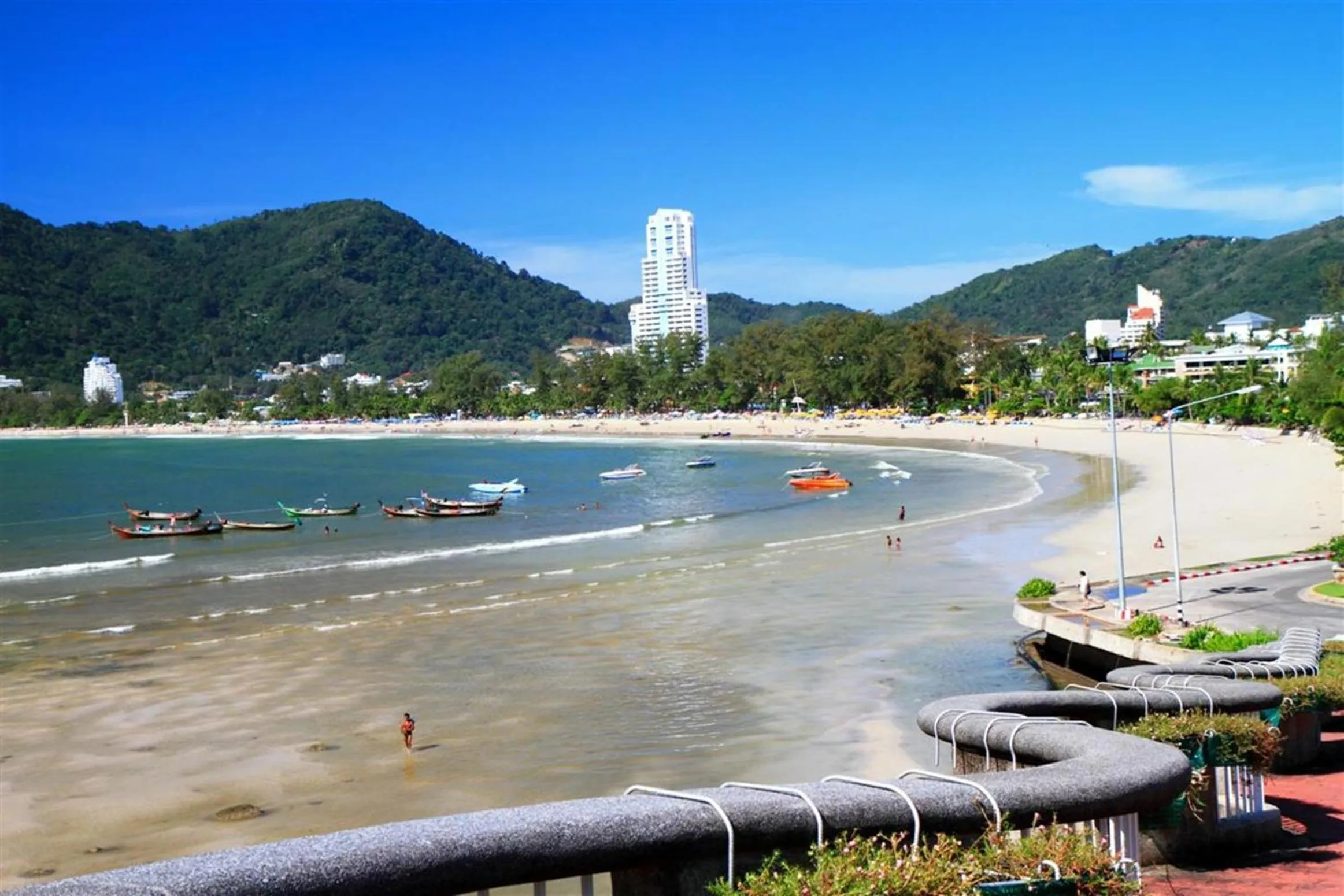 Neighbourhood in Khaleej Mass Hotel Patong