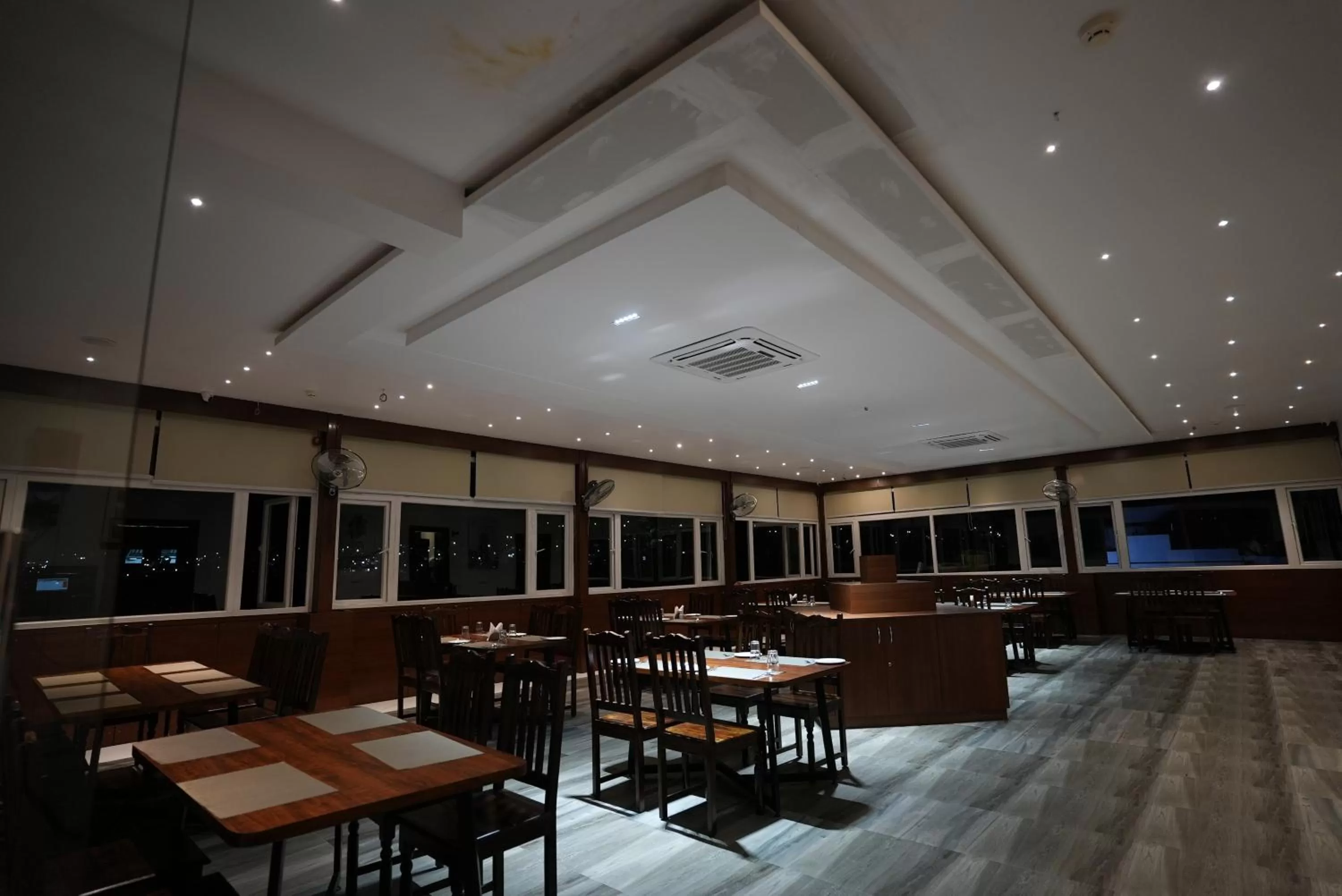 Restaurant/places to eat in Eden Park Boutique Hotel