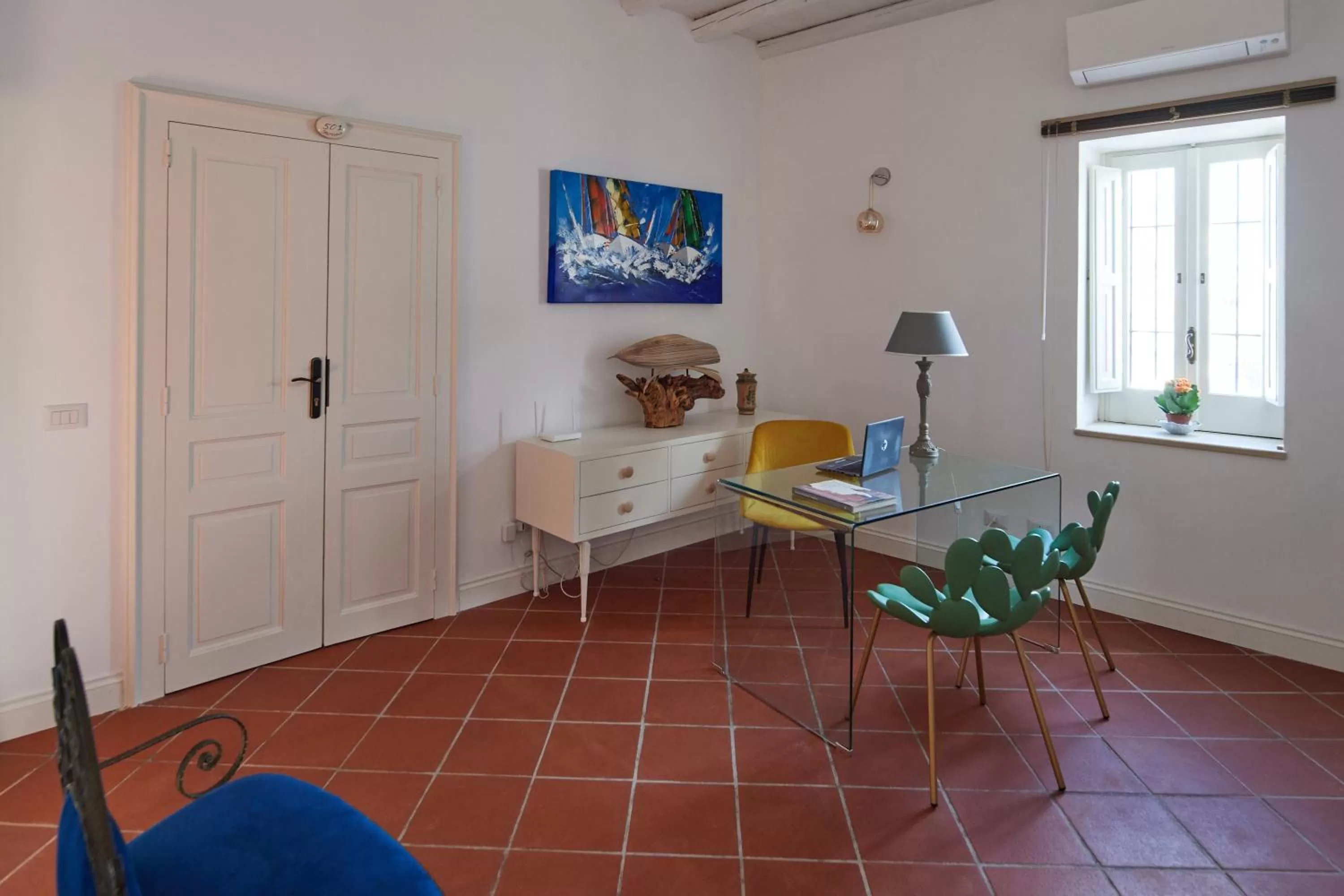 Seating Area in Galleria del Duomo