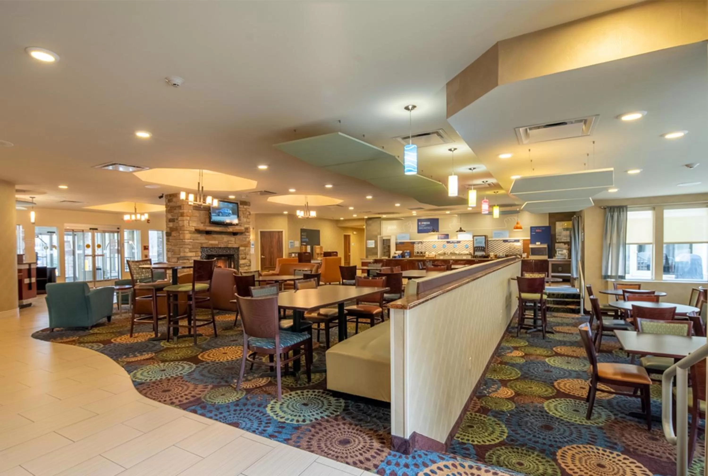 Breakfast in Holiday Inn Express Hotel & Suites Pittsburgh Airport by IHG