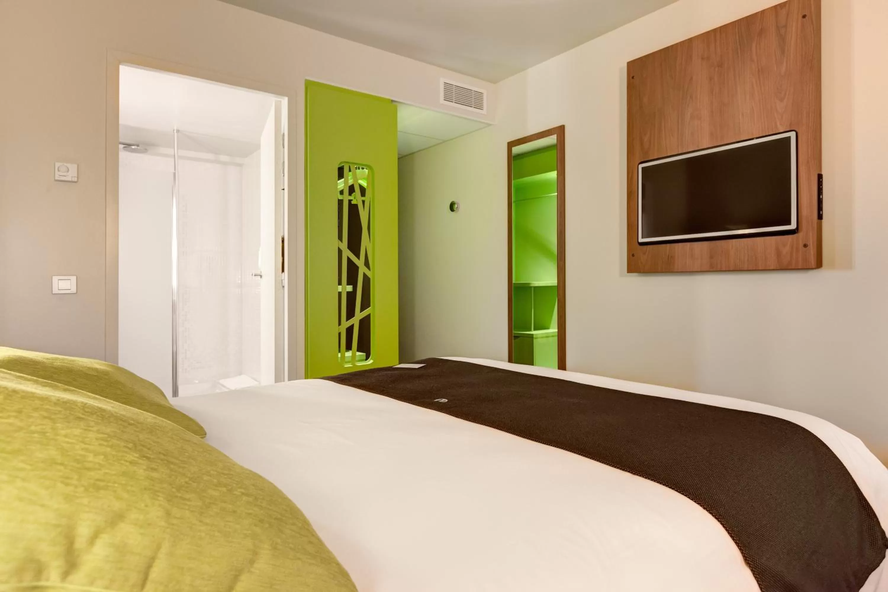 Bedroom, Bed in Campanile La Roche Sur Yon Centre Gare