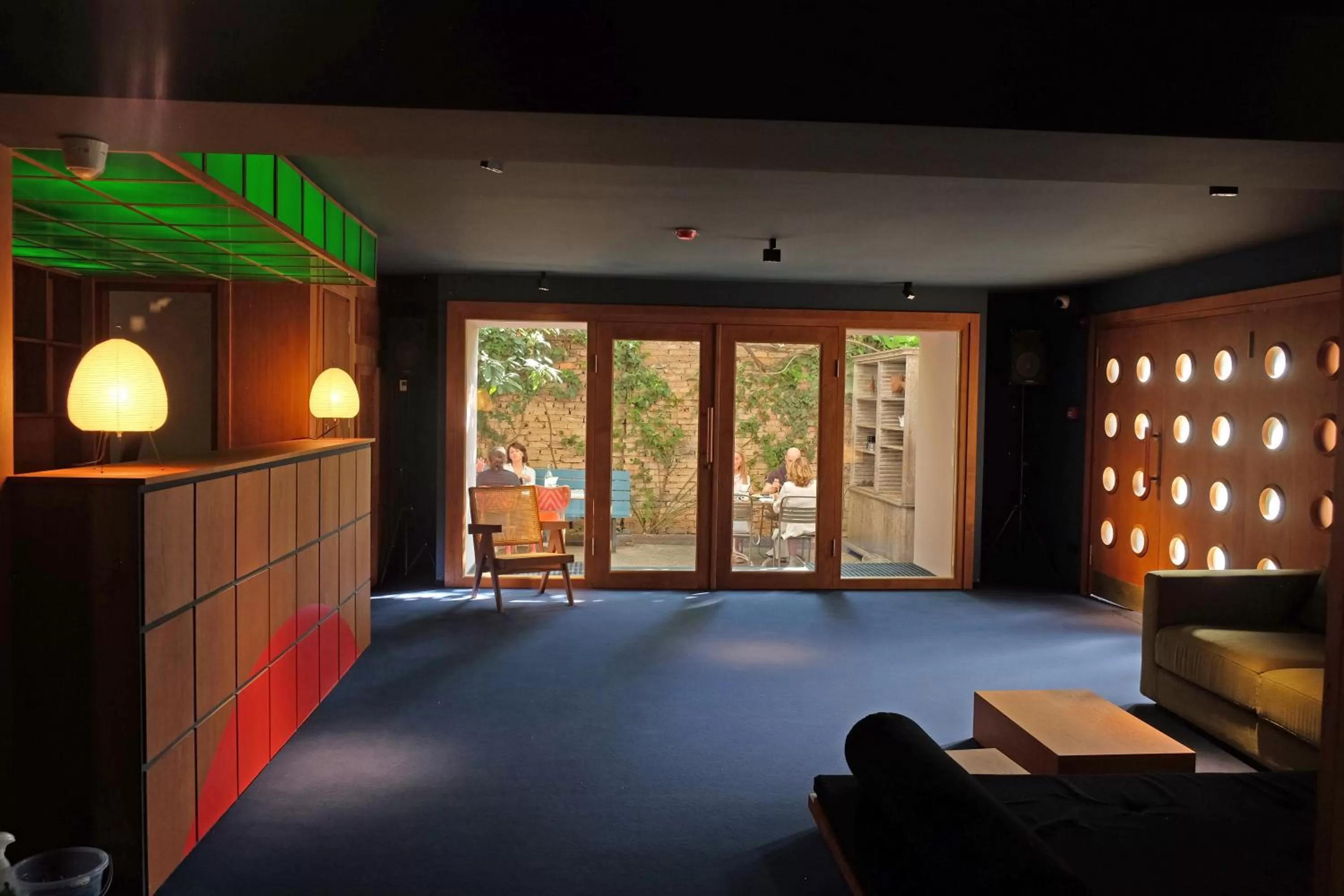 Lobby or reception in Blueberry Nights