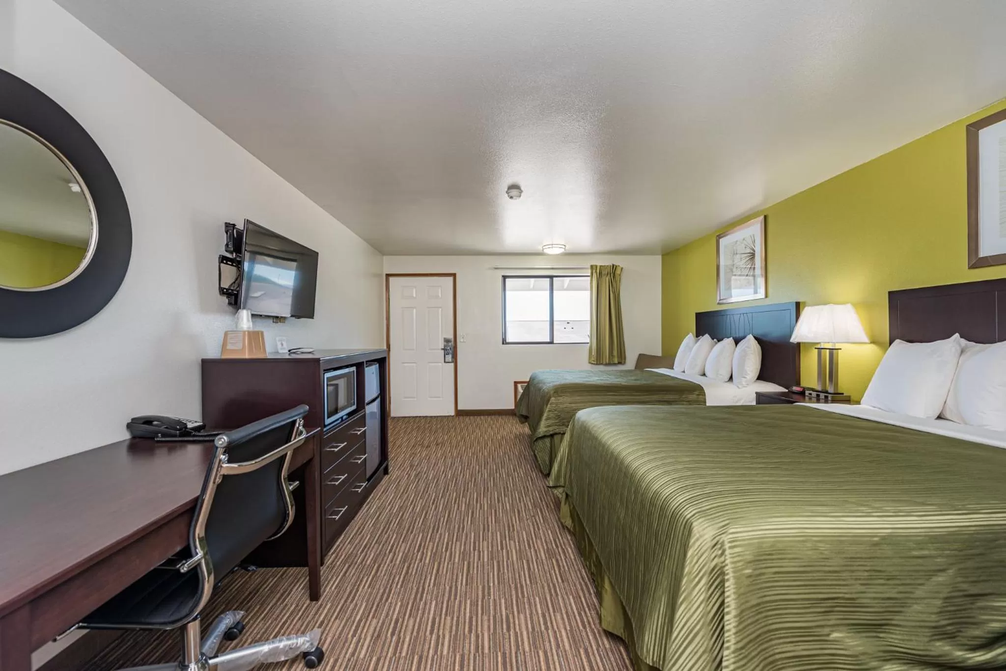 Bed in Sundowner Motel Sequim