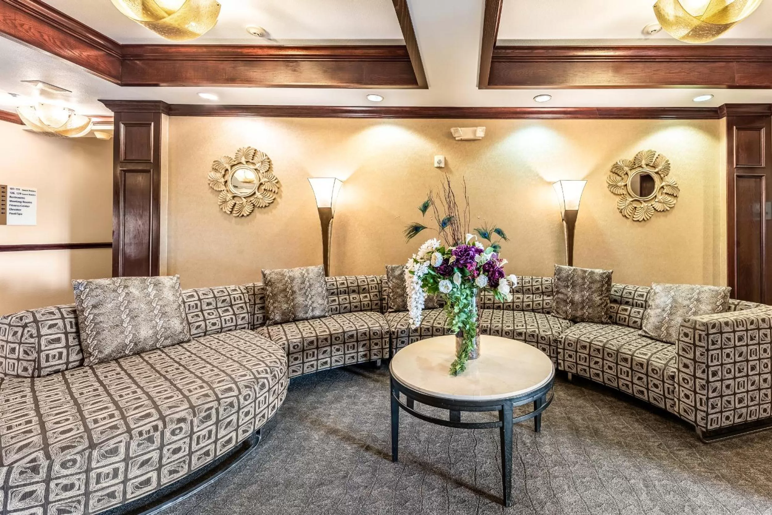 Communal lounge/ TV room in Red Lion Inn & Suites Mineral Wells