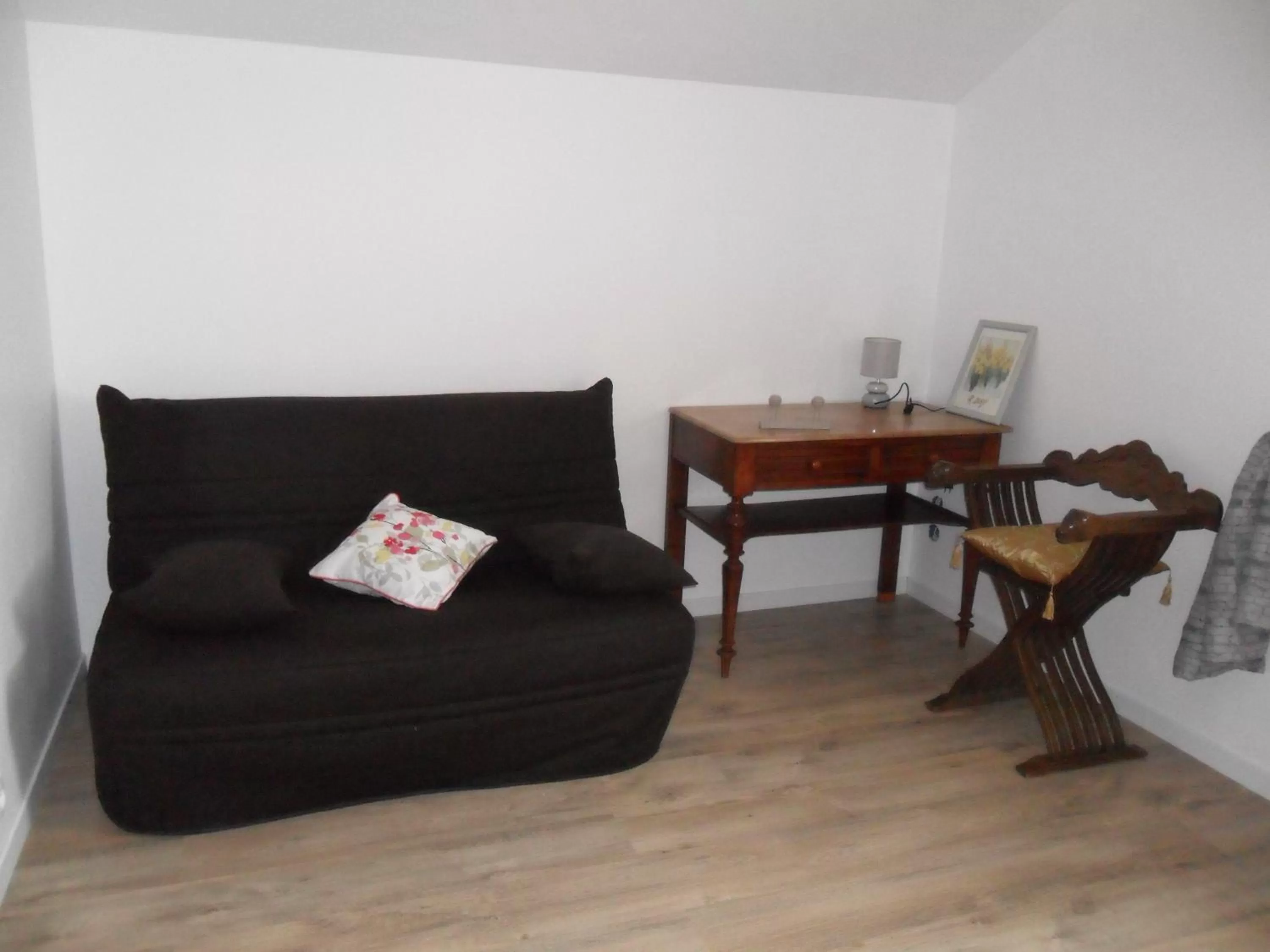 Photo of the whole room in Aux Cadollines