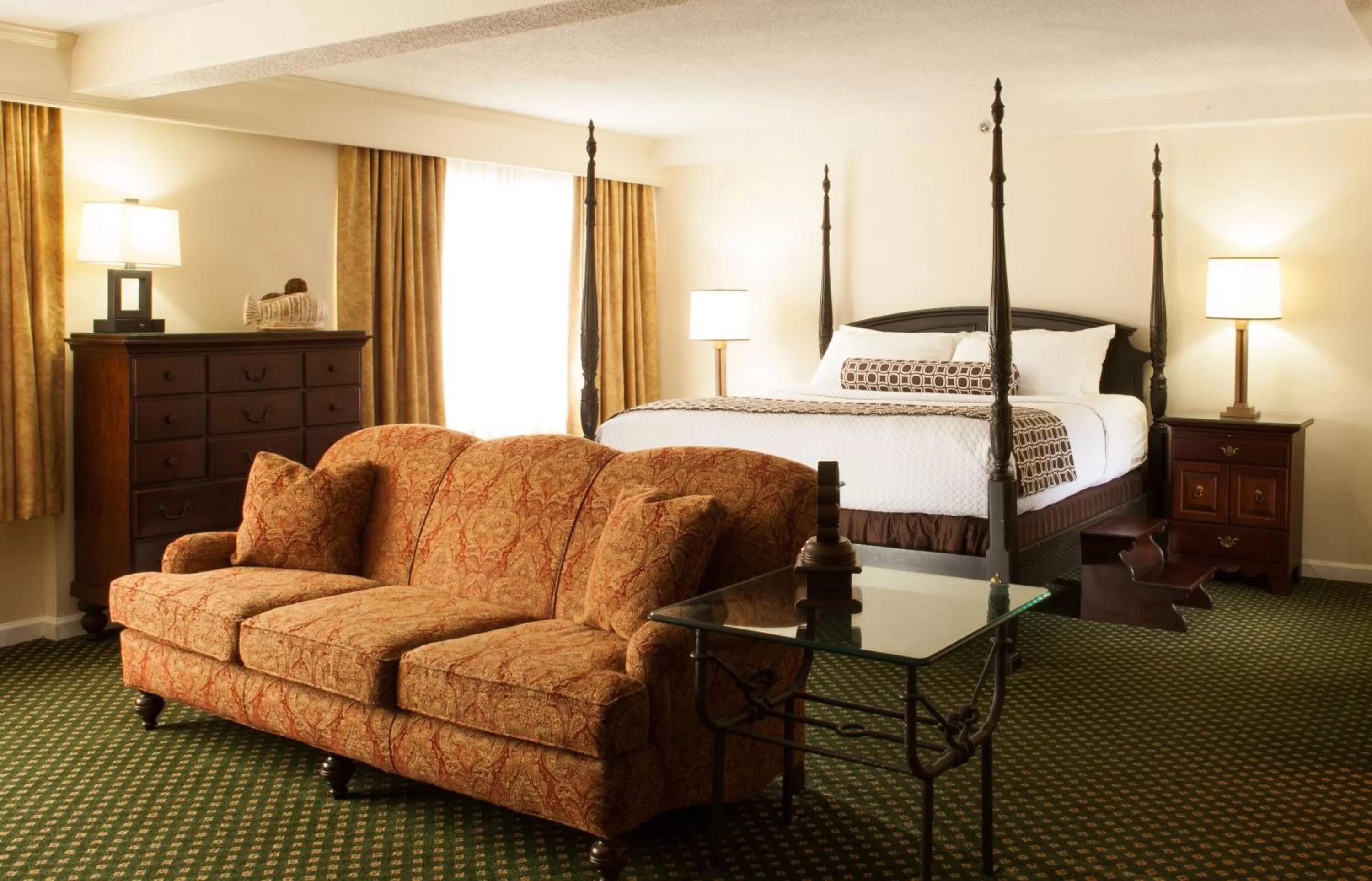 Photo of the whole room, Bed in Crowne Plaza Hotel Hickory by IHG