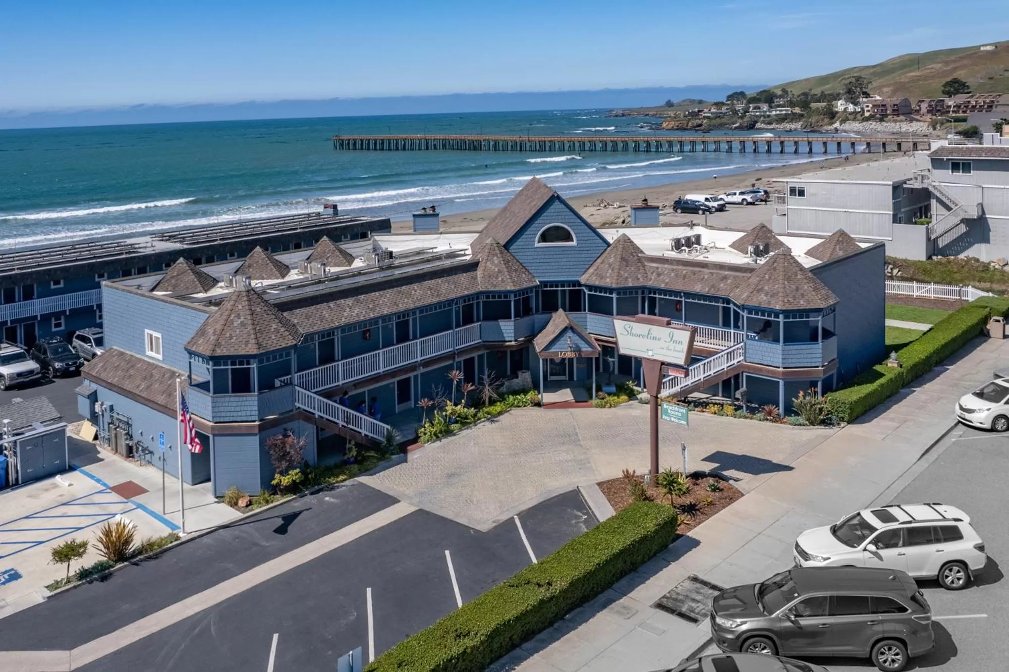 Facade/entrance, Bird's-eye View in Shoreline Inn...on the beach