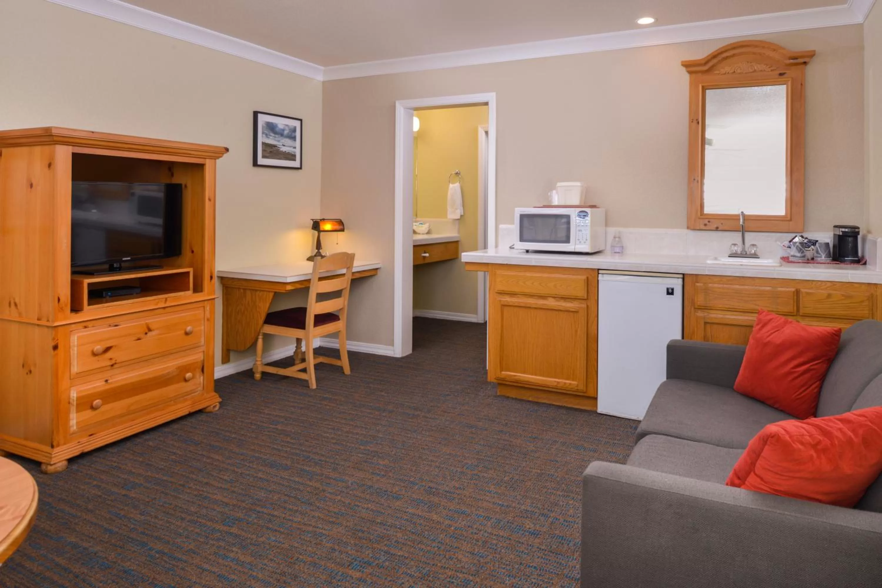 Living room in Cayucos Beach Inn