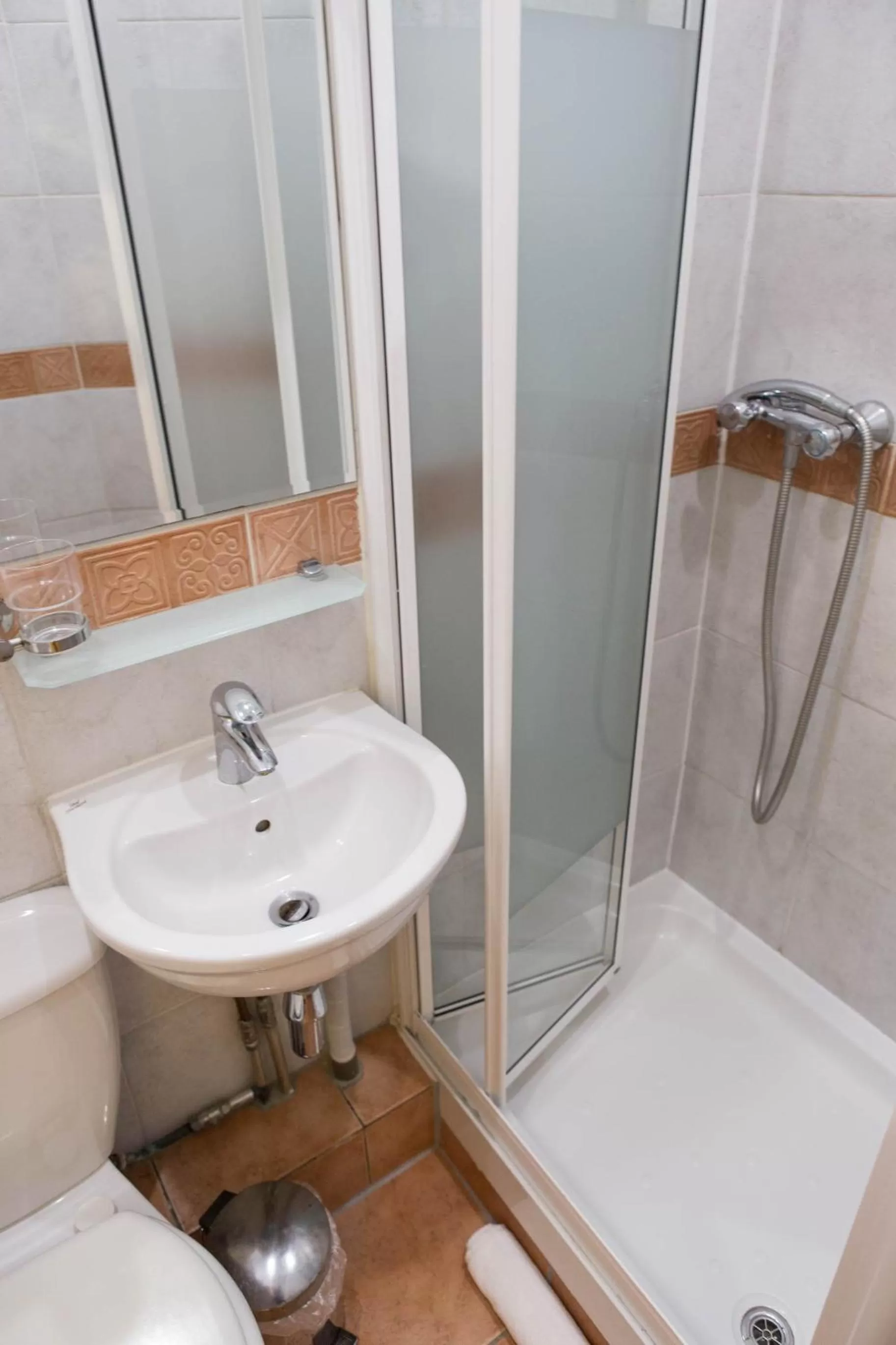 Shower in Dolphin Hotel