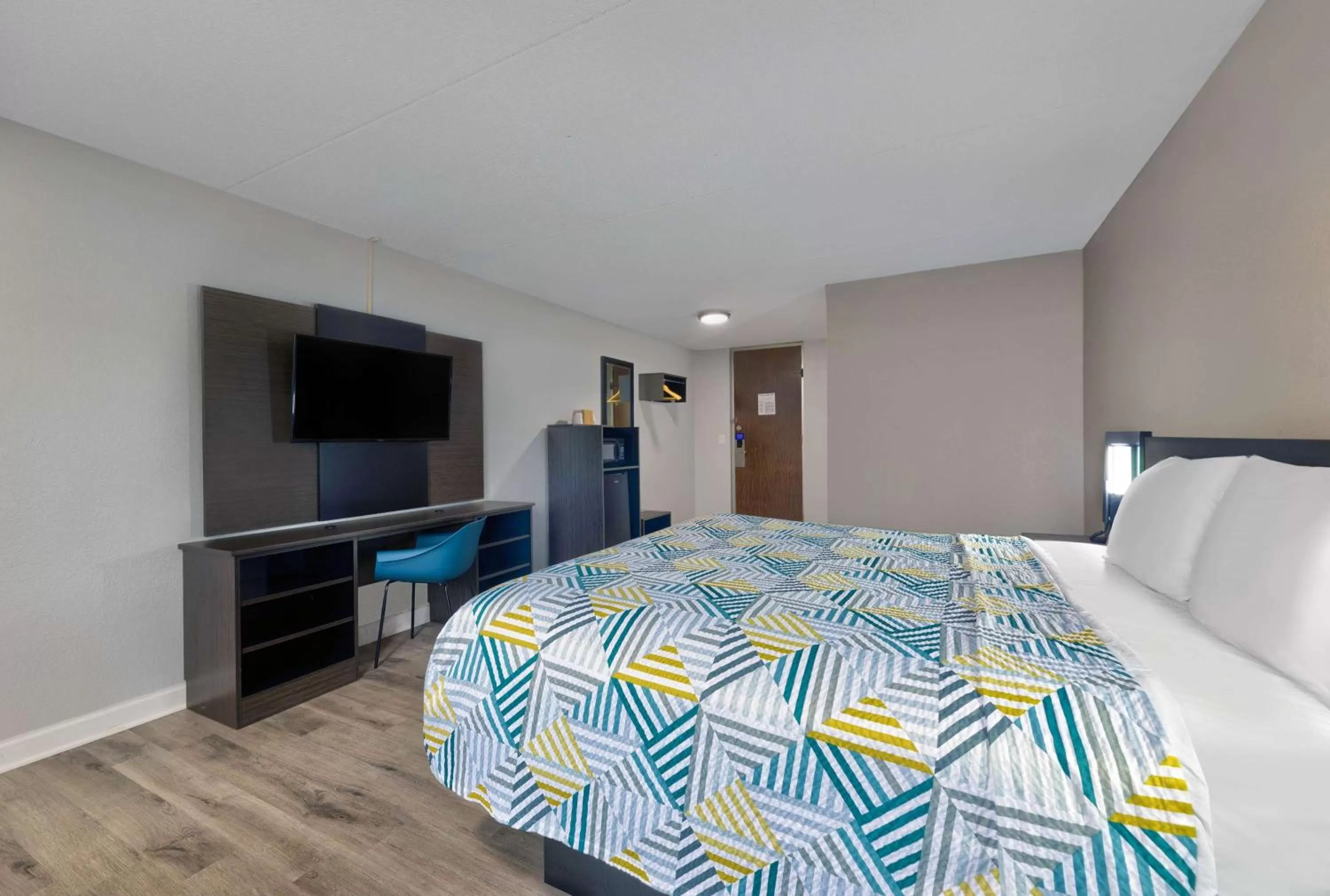 Photo of the whole room, Bed in Motel 6 Corbin KY