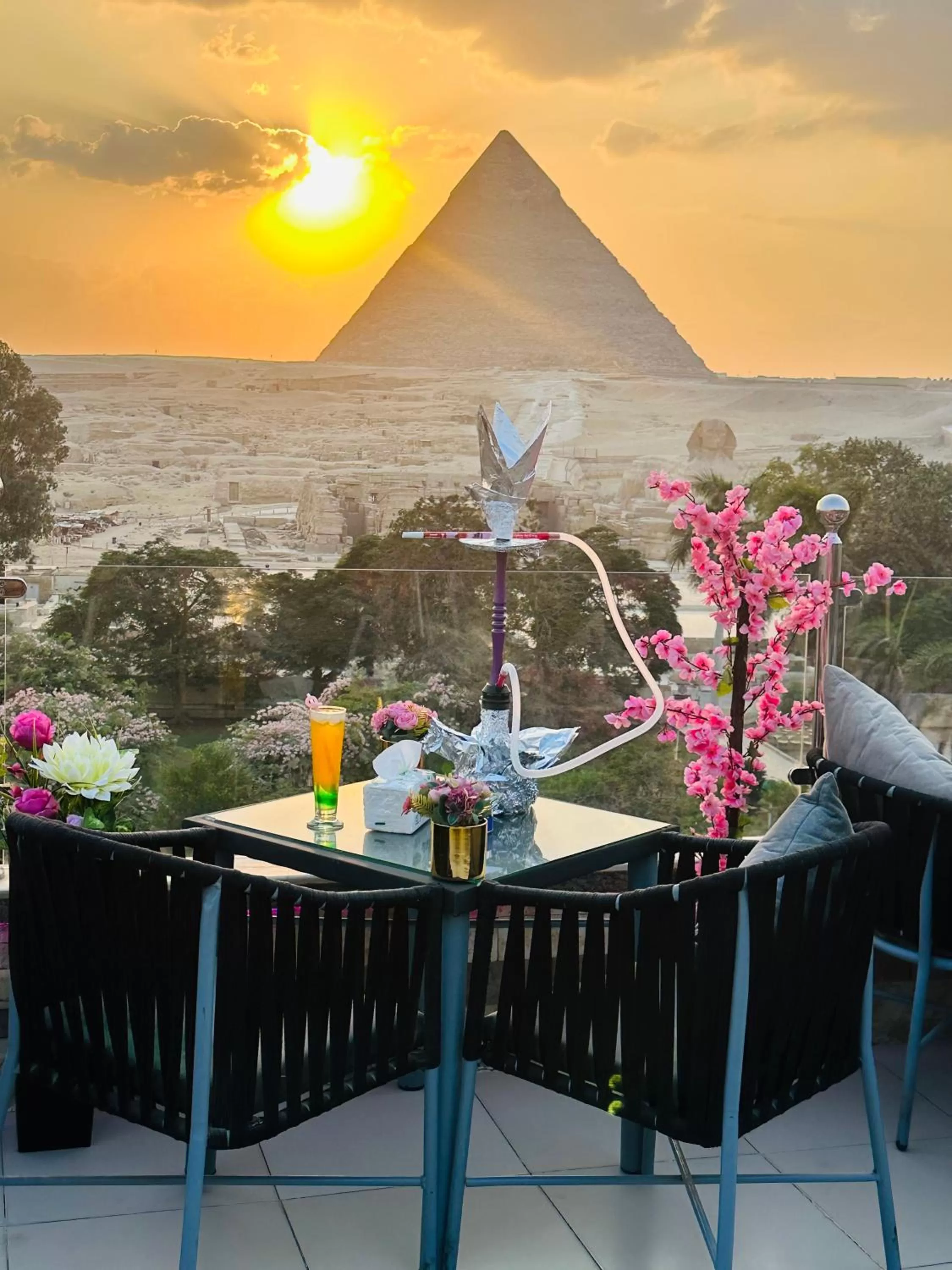 Restaurant/places to eat in PANORAMA view pyramids