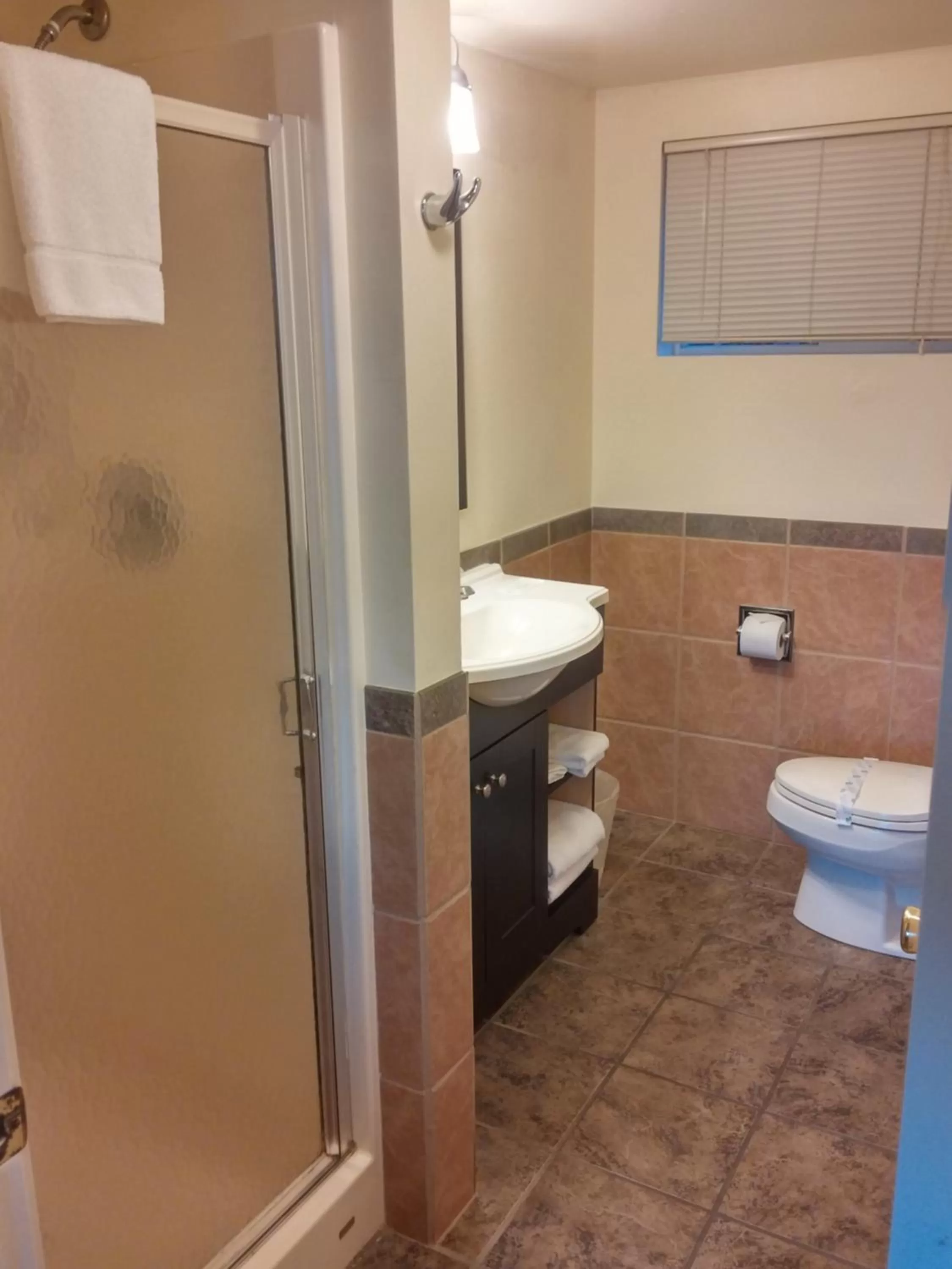 Bathroom in Sunset Surf Motel