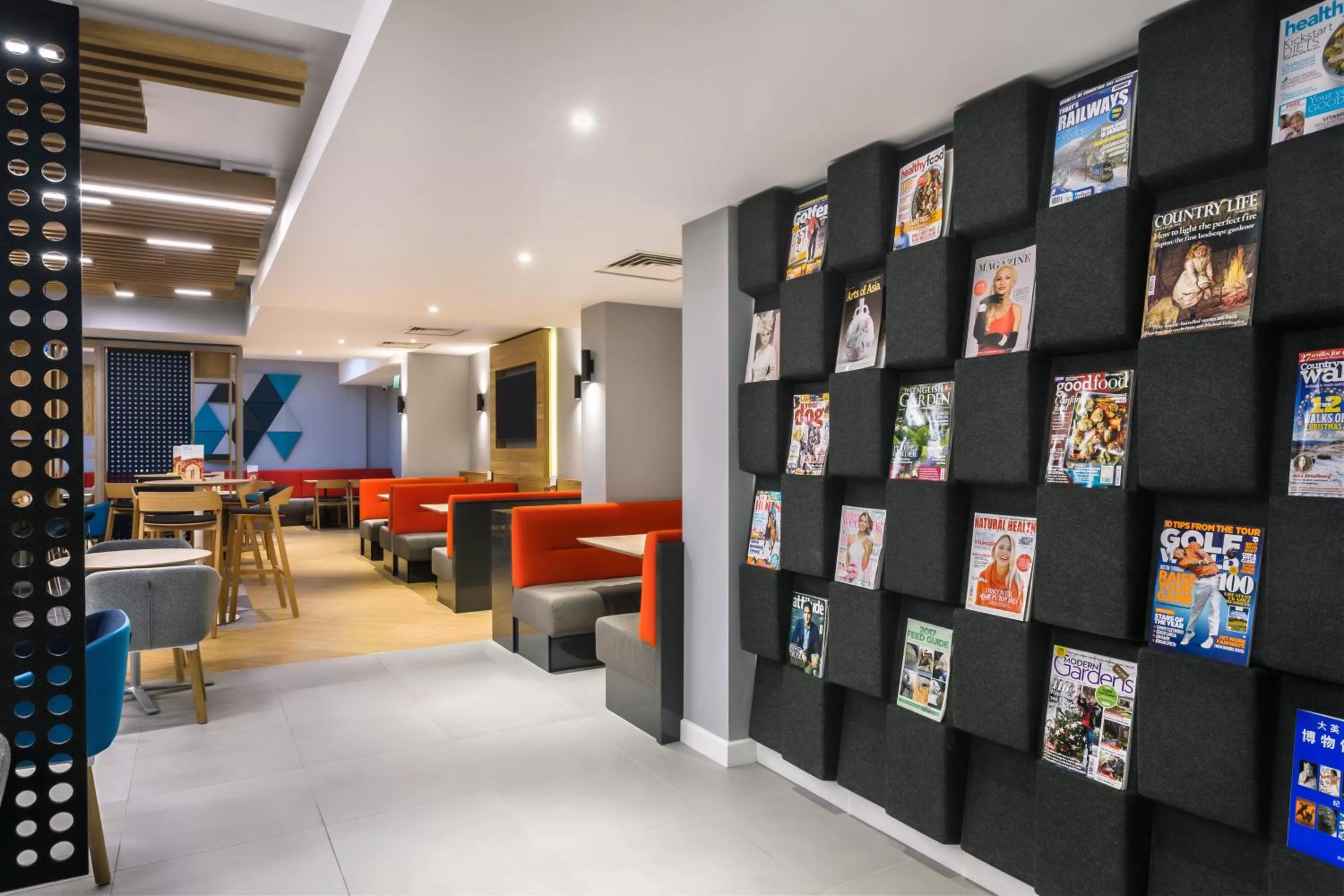 Restaurant/places to eat in Holiday Inn Express London - Watford Junction by IHG