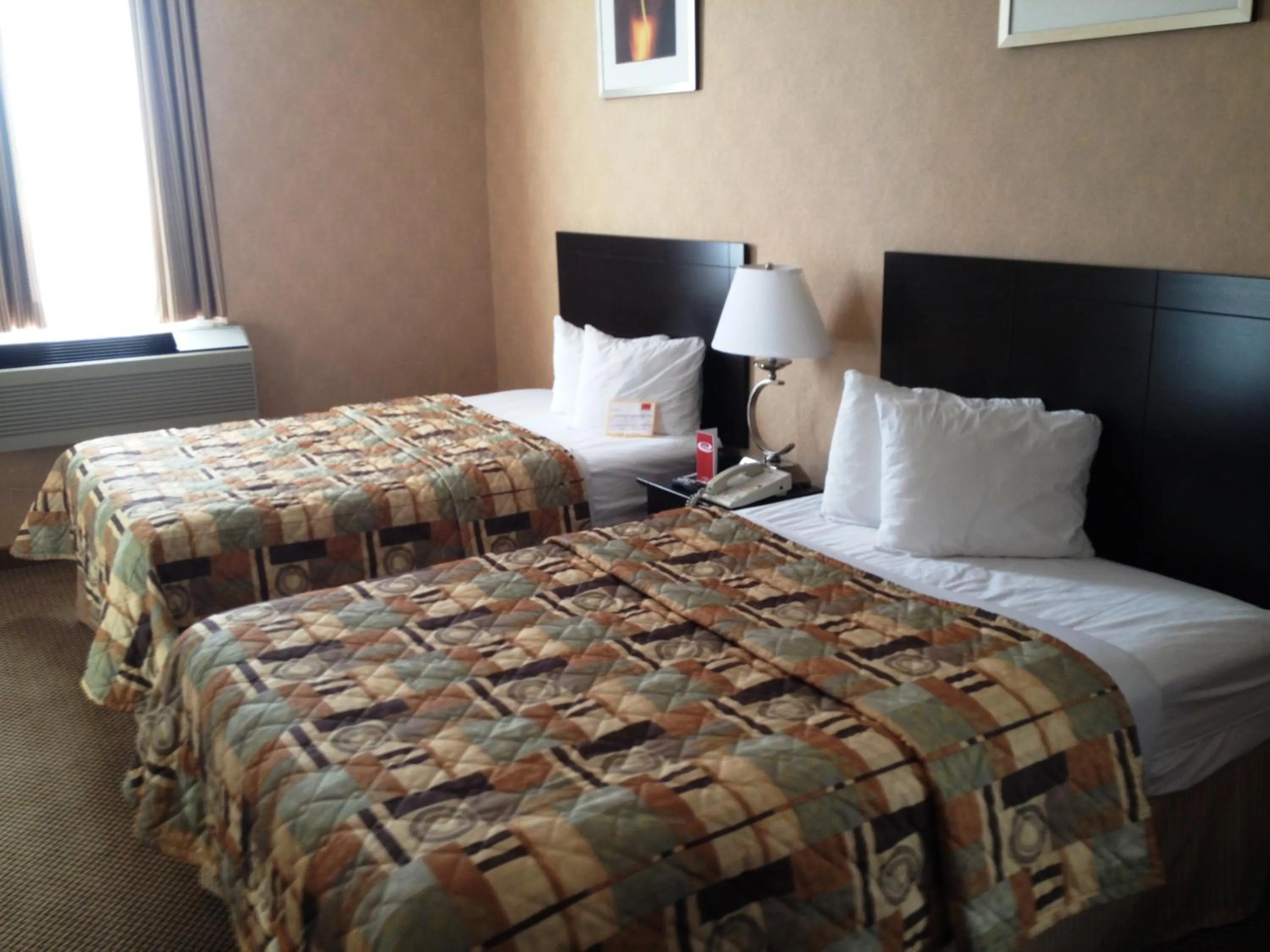 Double Room with Two Double Beds - Non-Smoking in Econo Lodge Woodstock