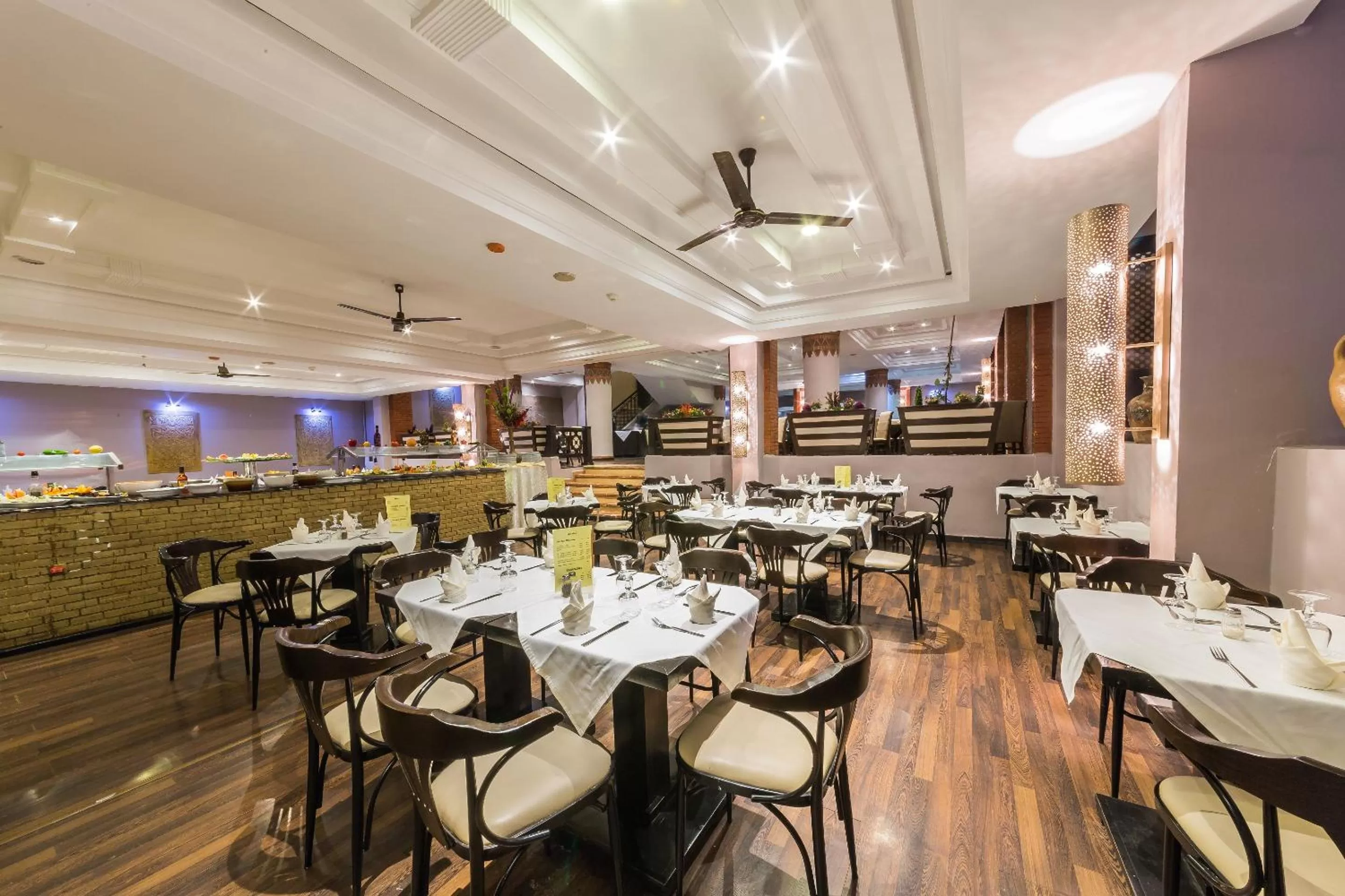 Restaurant/places to eat in Club Paradisio