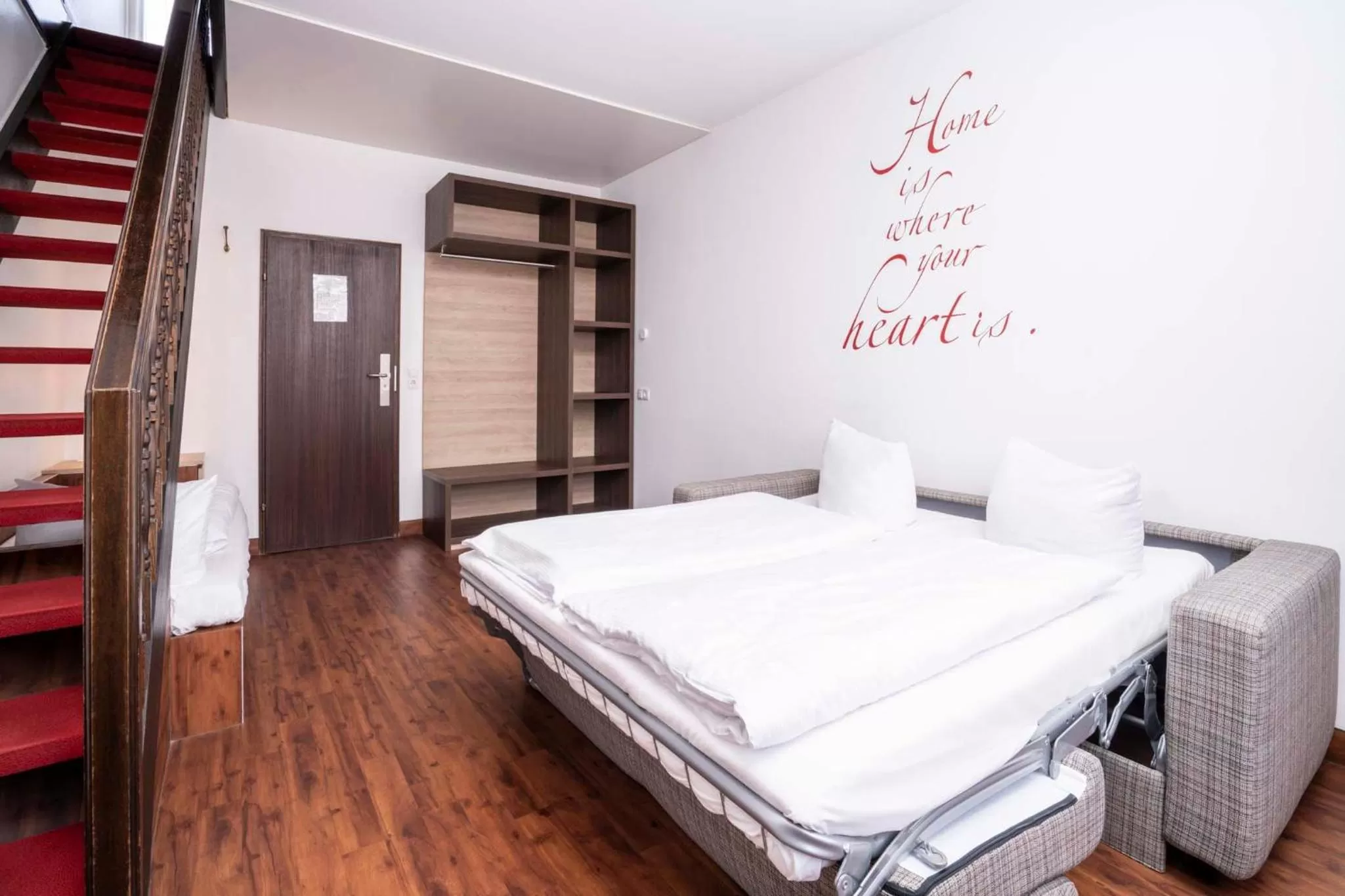 Photo of the whole room, Bed in Hotel National