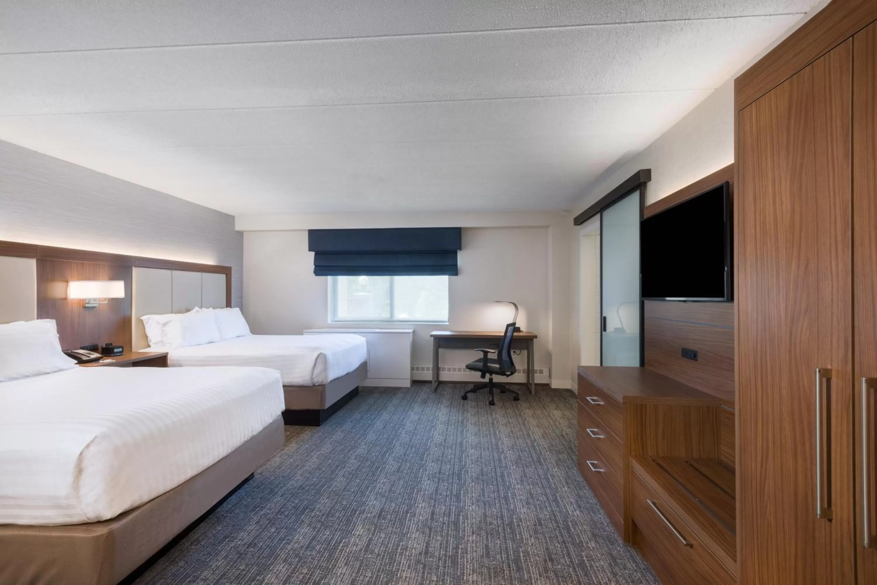 Photo of the whole room, Bed in Holiday Inn Express Boston-Waltham by IHG