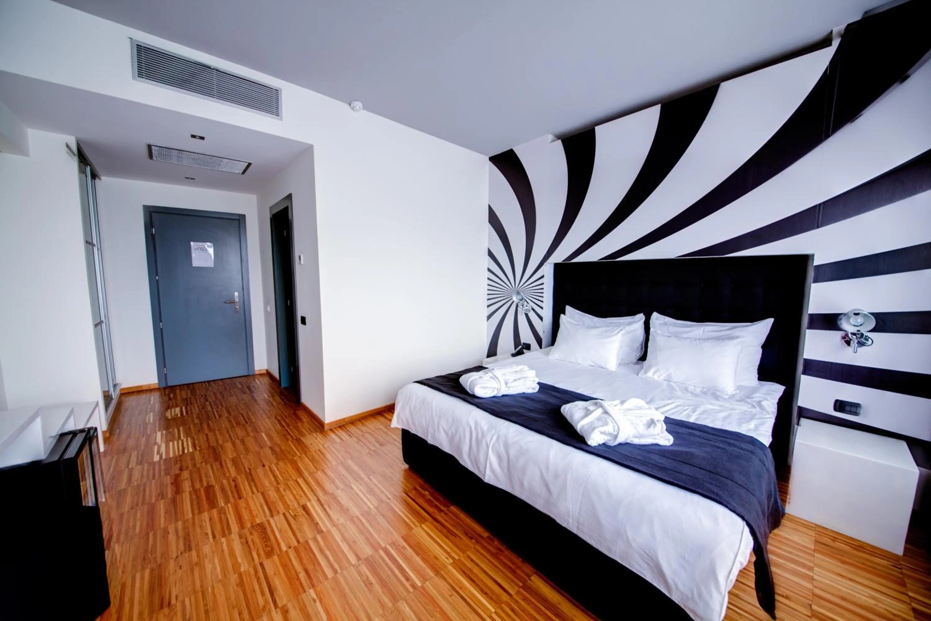 Photo of the whole room, Bed in Sarroglia Hotel