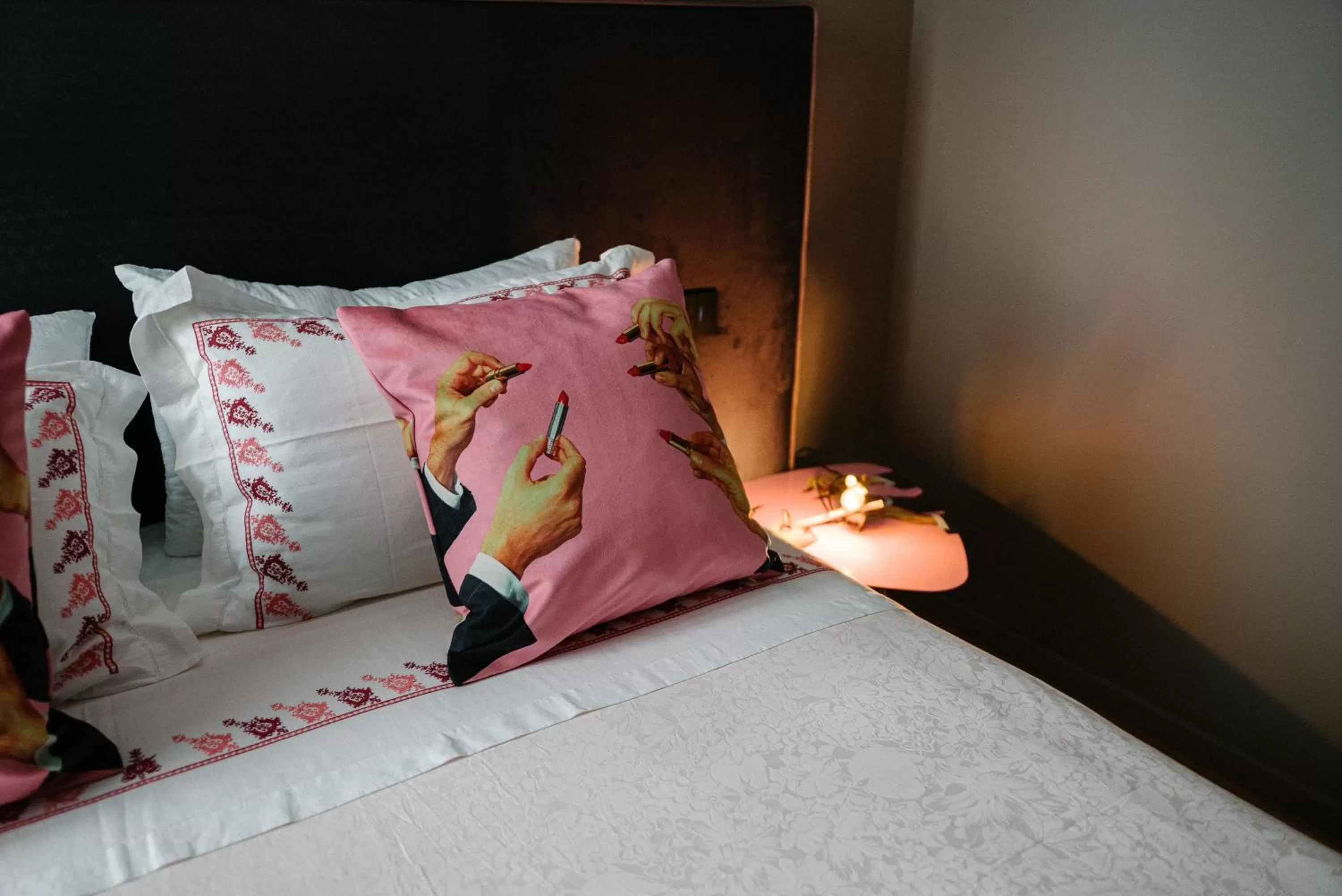 Bed in Aron Only Suites Bed and Breakfast