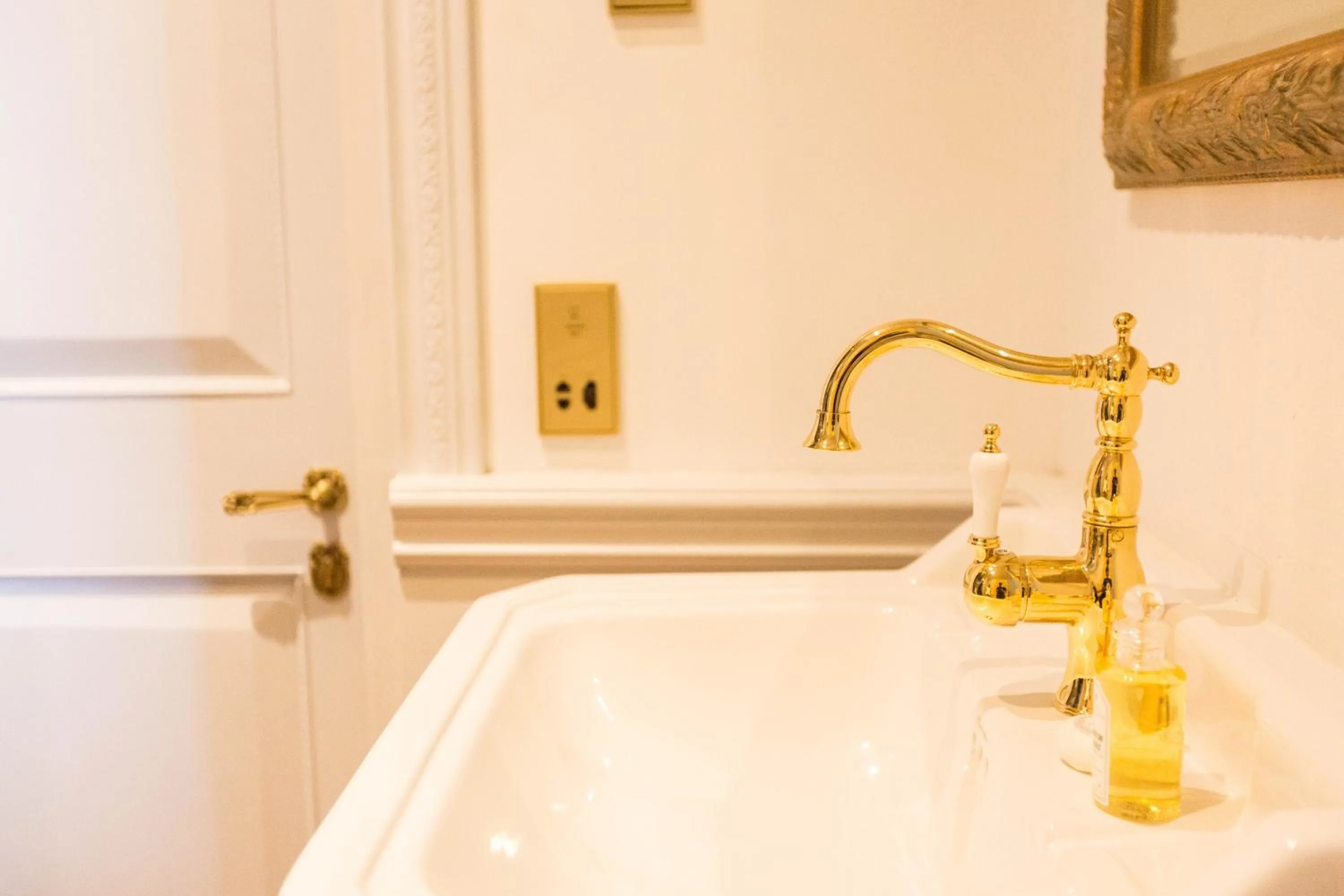 Area and facilities in The Gunawarman