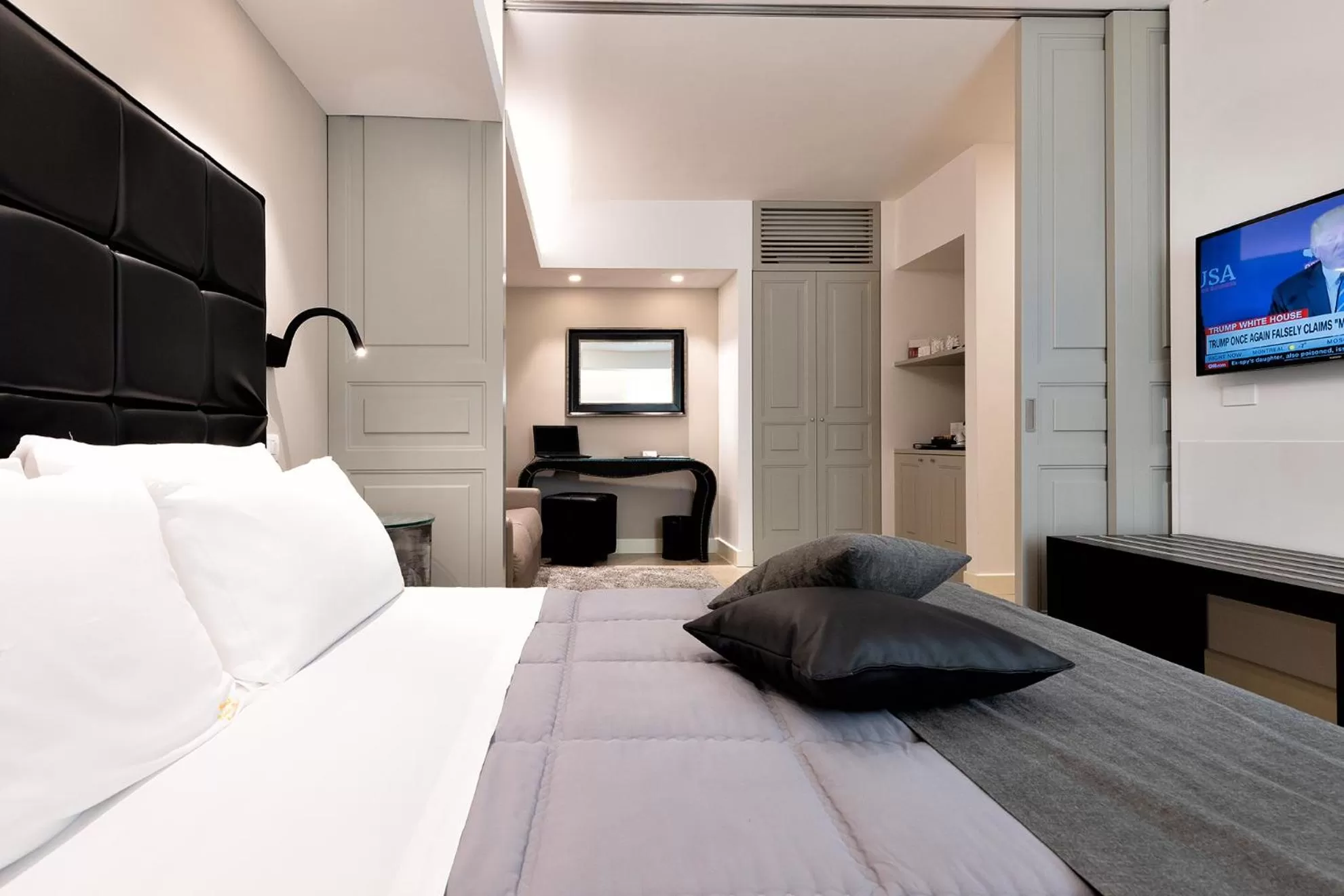 Photo of the whole room, Bed in Hotel Porta Reale