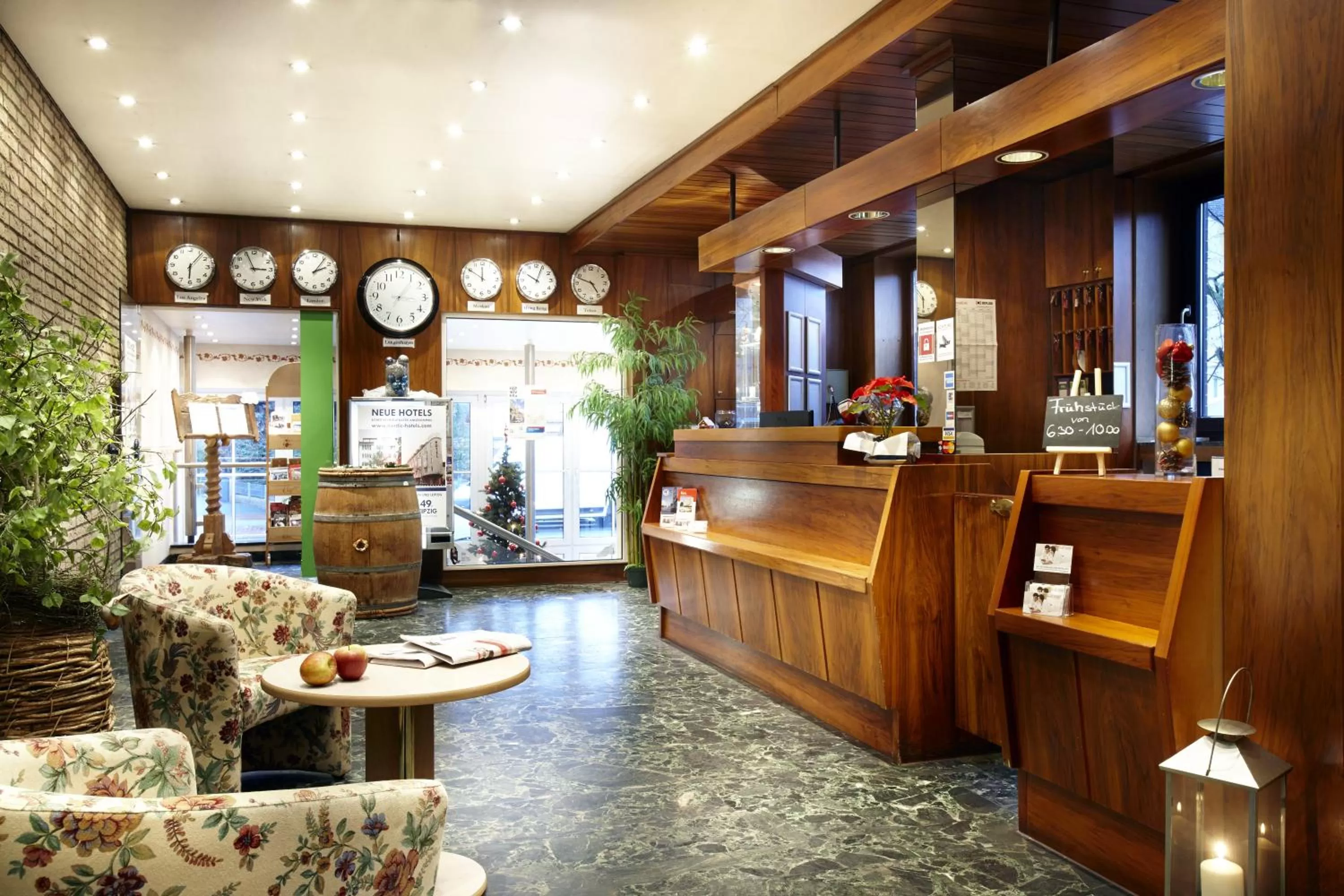 Lobby or reception in Hotel Hannover Airport by Premiere Classe