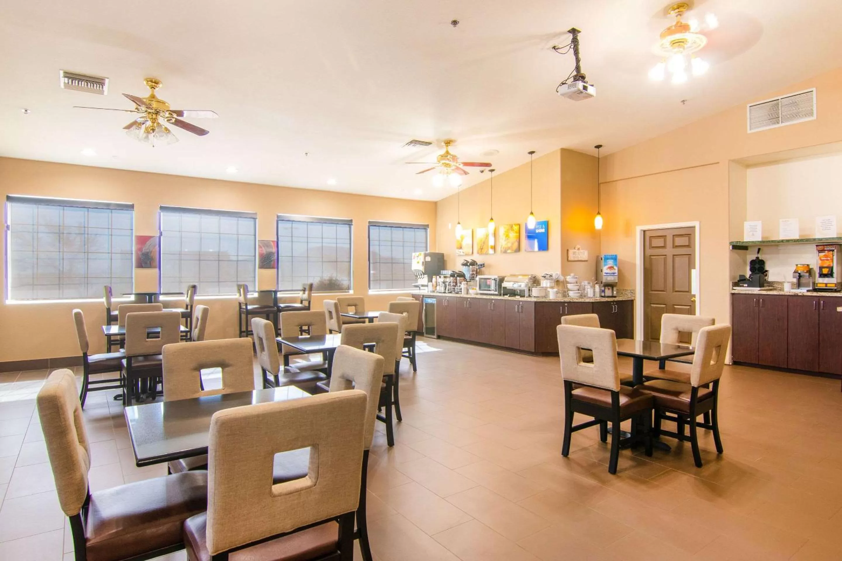 Restaurant/places to eat in Comfort Inn & Suites Mojave